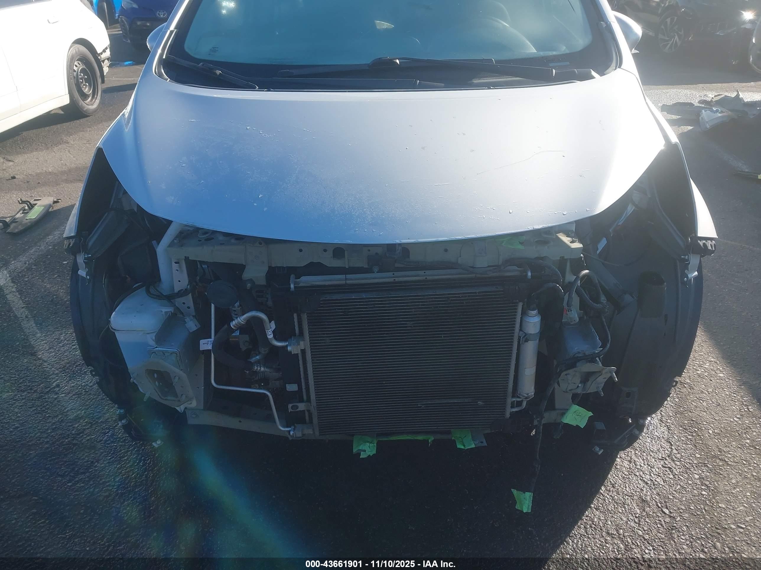 NISSAN VERSA image 6