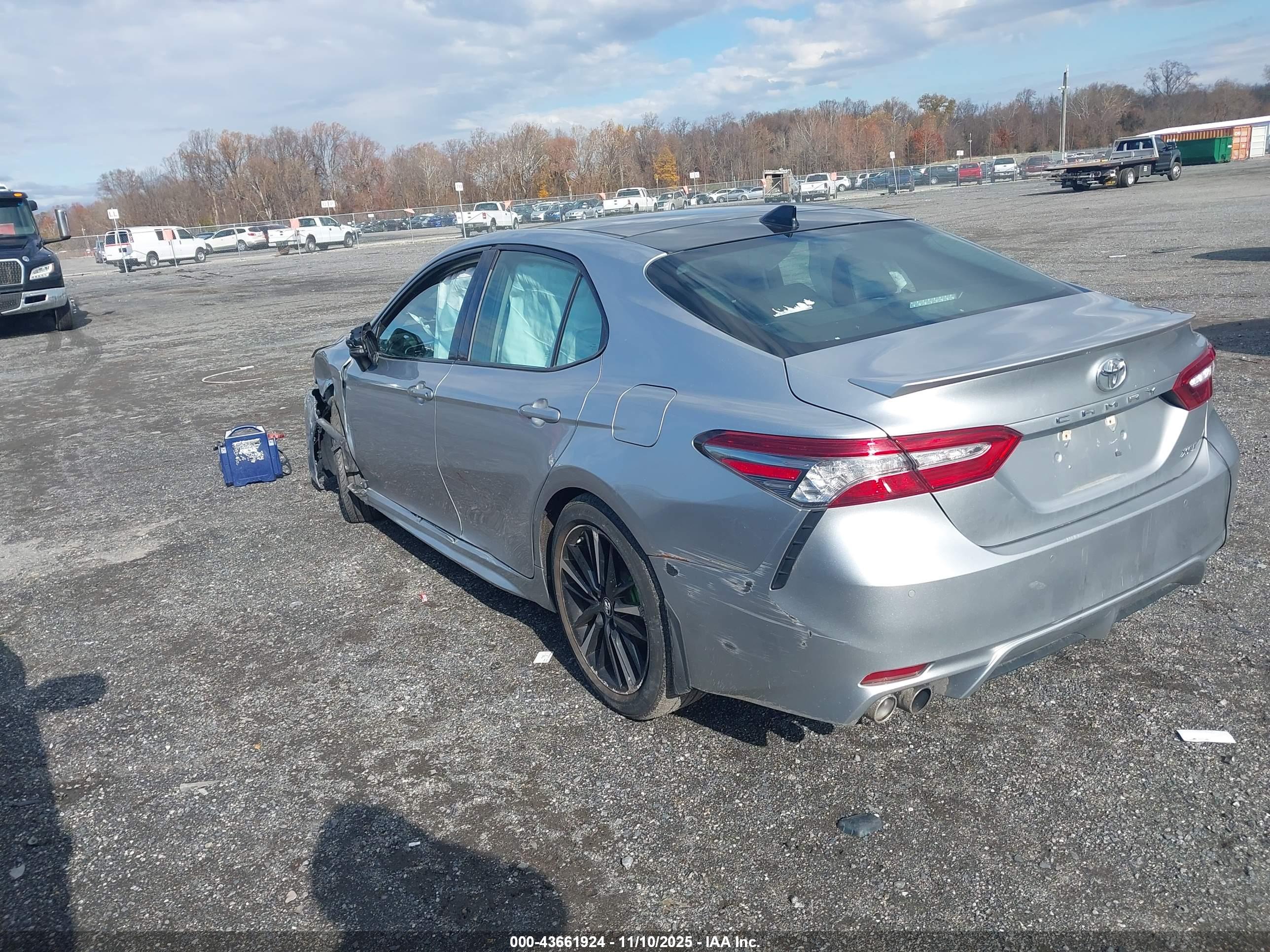TOYOTA CAMRY image 3