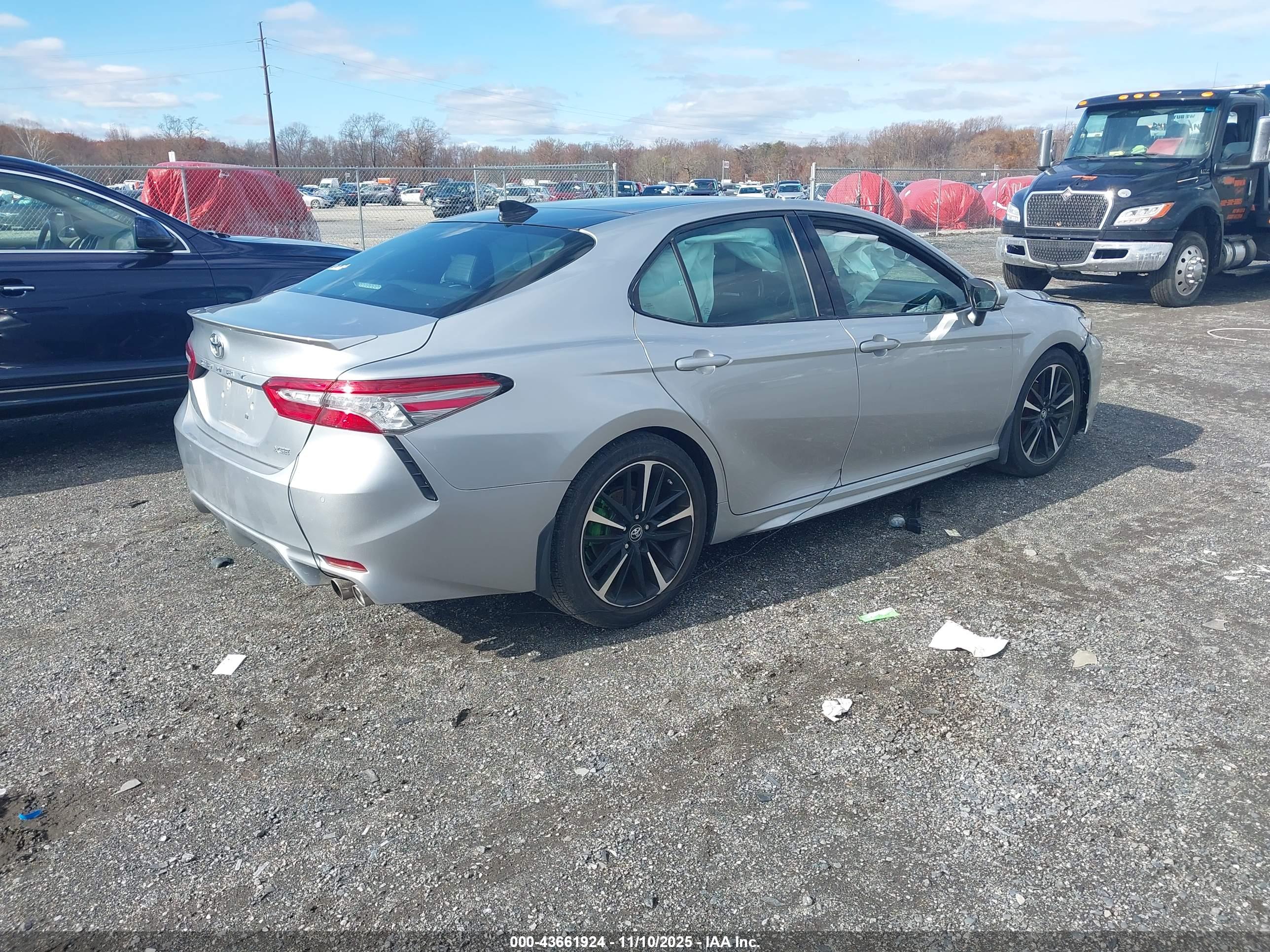 TOYOTA CAMRY image 4