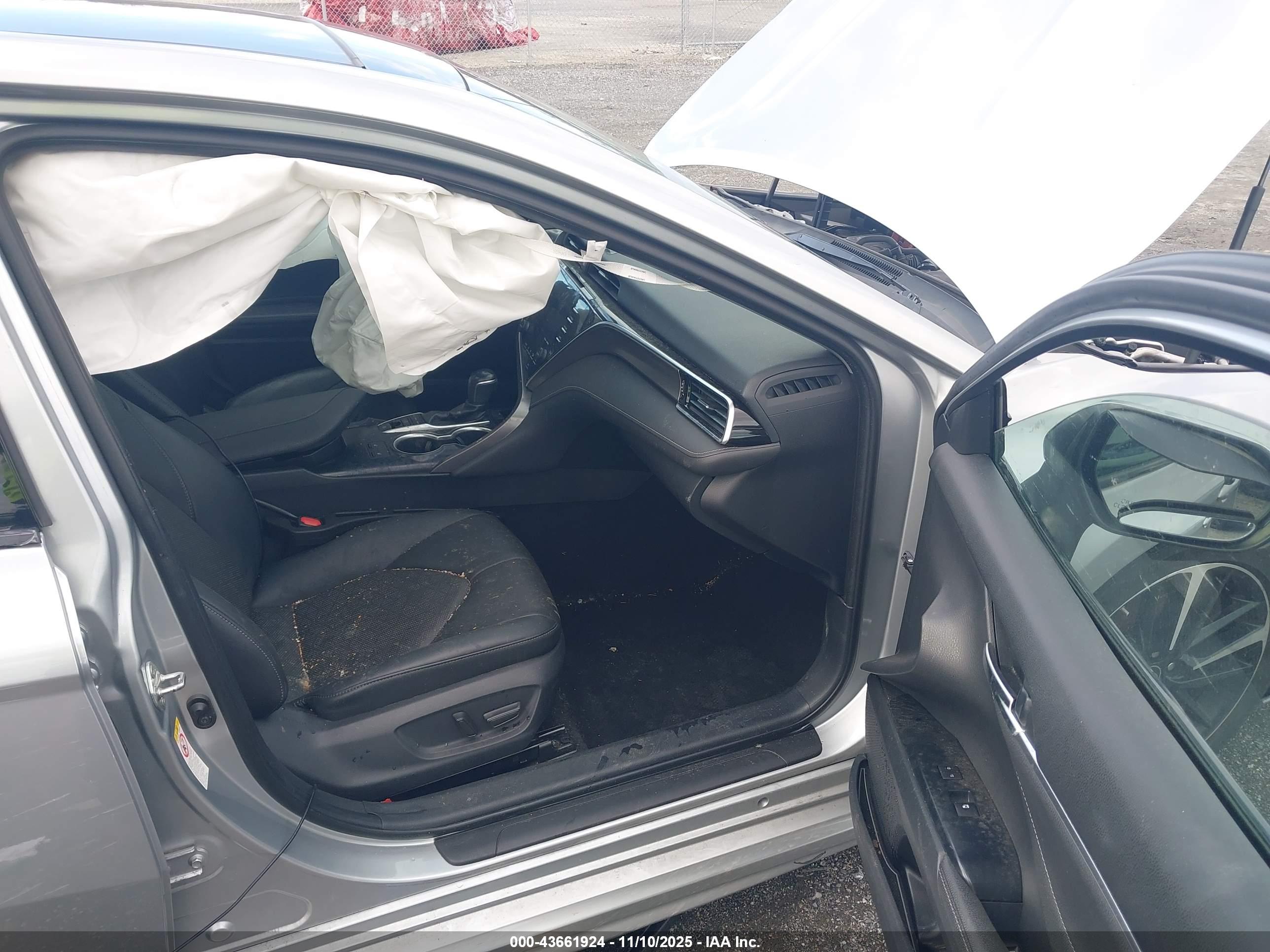 TOYOTA CAMRY image 5