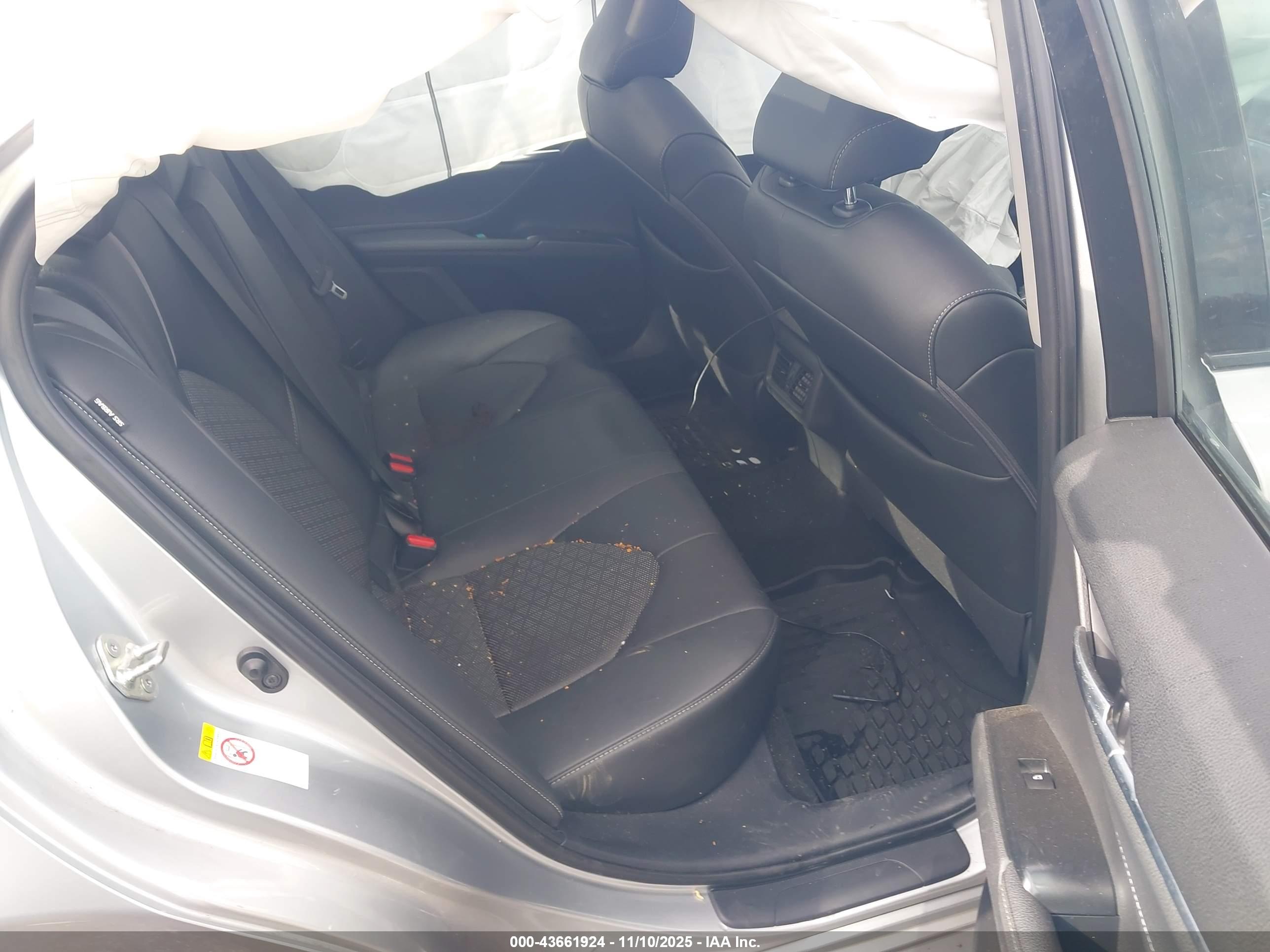 TOYOTA CAMRY image 8