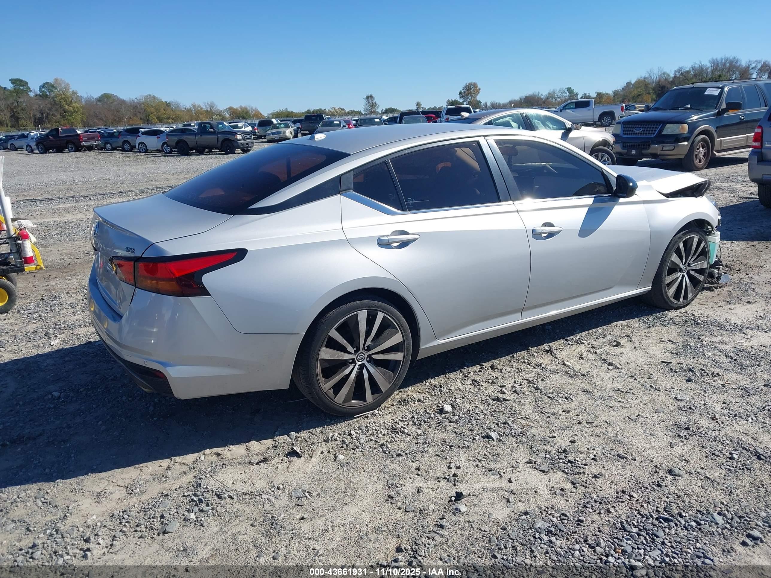 NISSAN ALTIMA image 4
