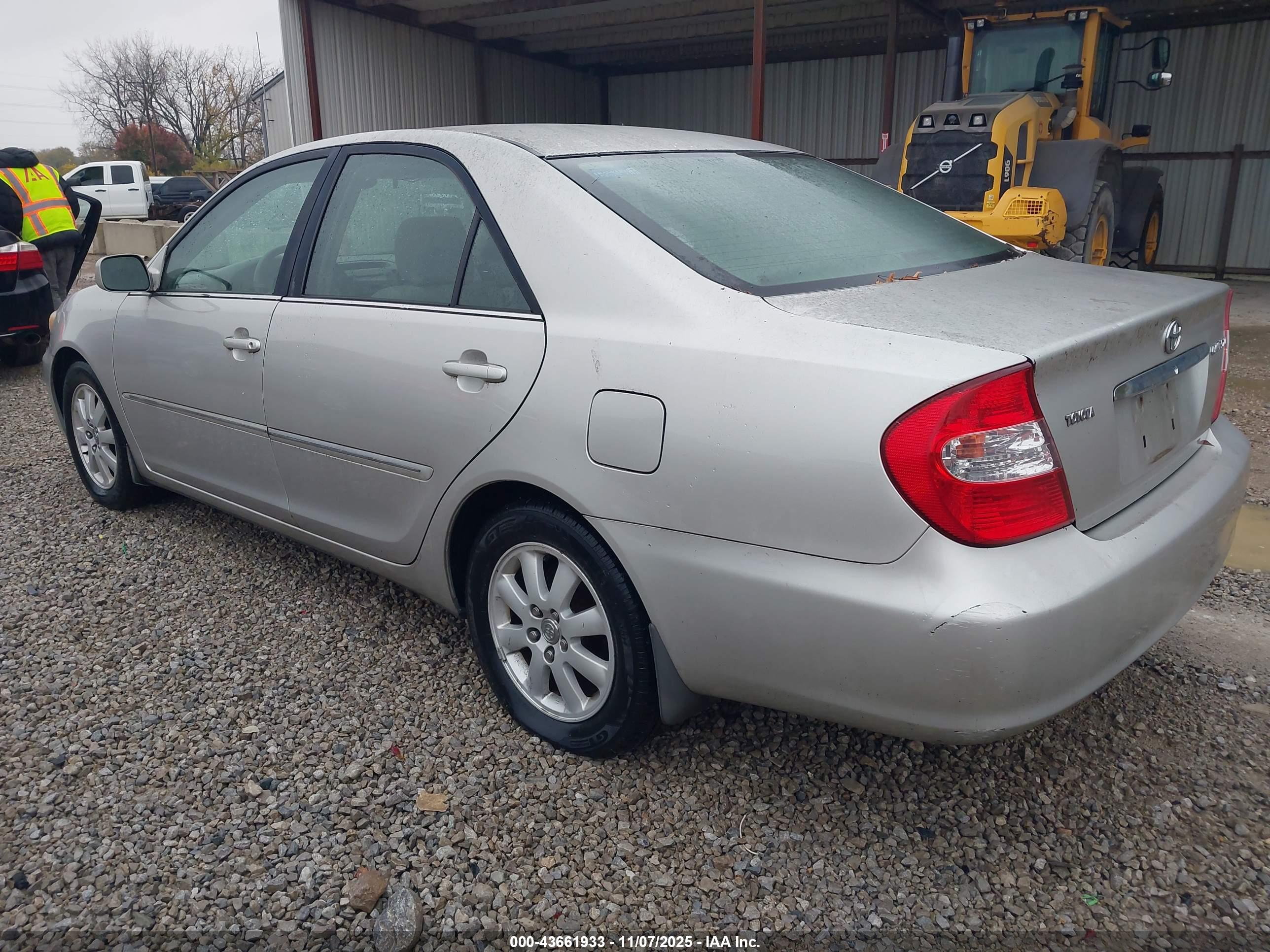 TOYOTA CAMRY image 3