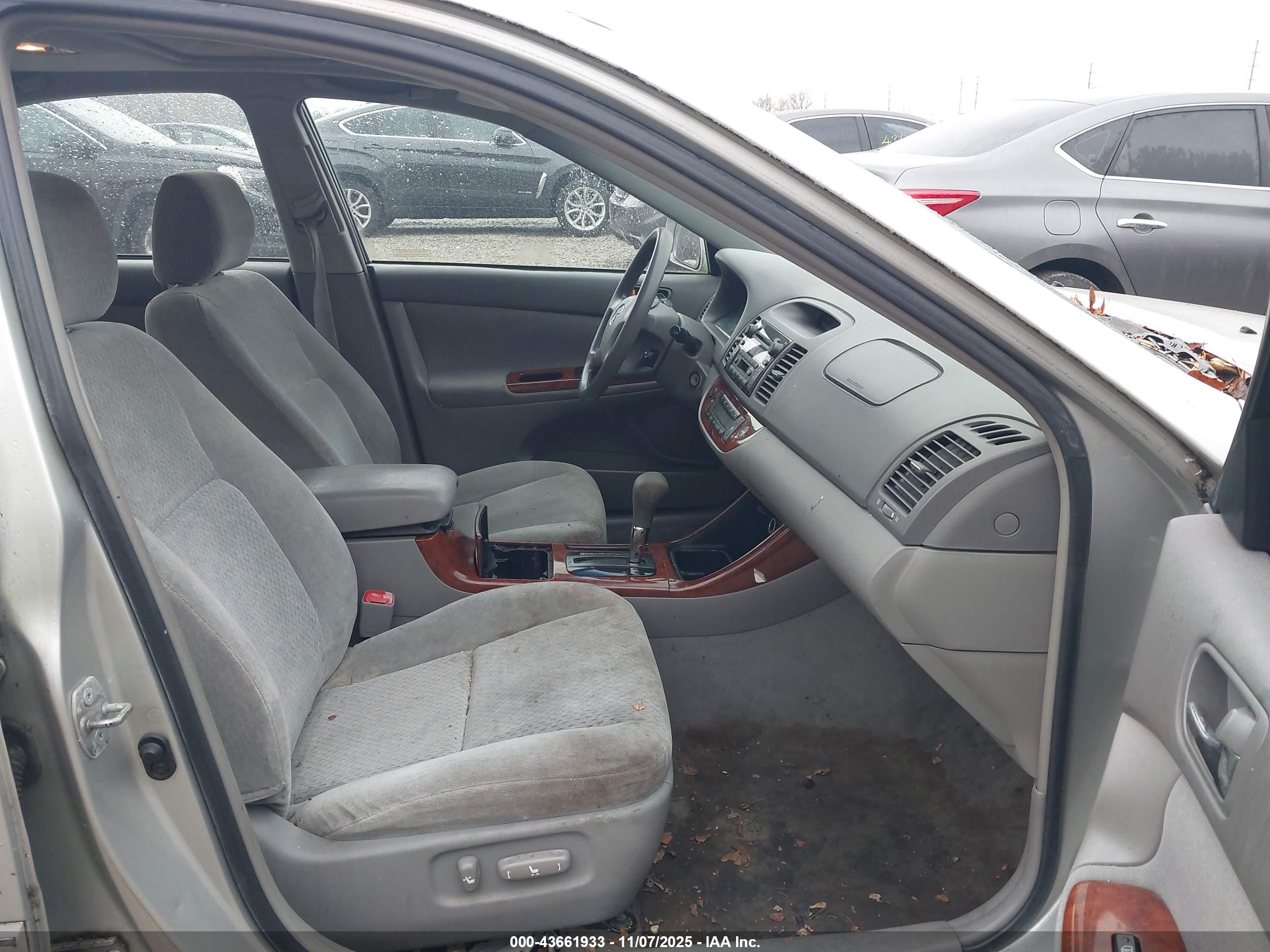 TOYOTA CAMRY image 5