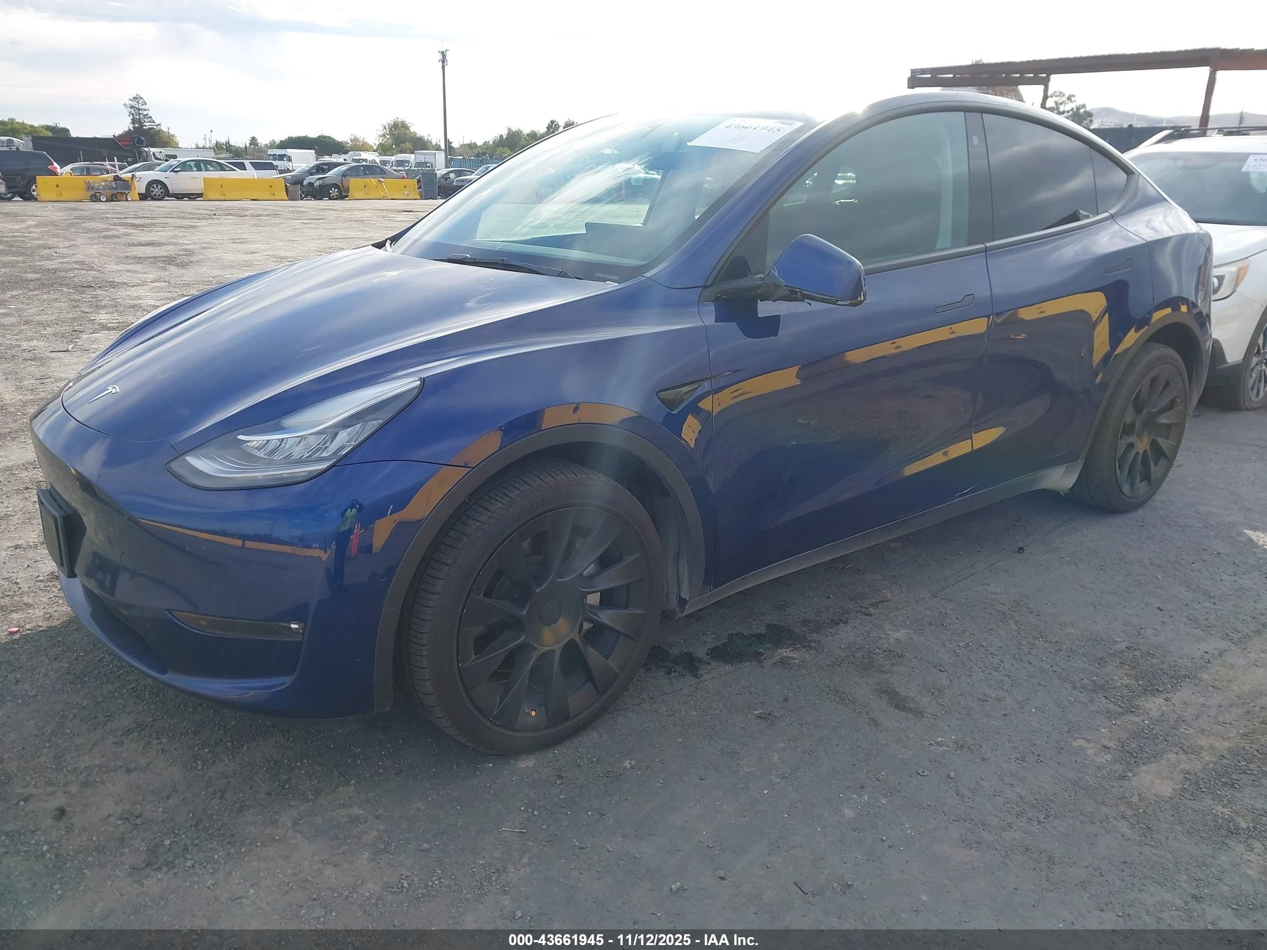TESLA MODEL image 2