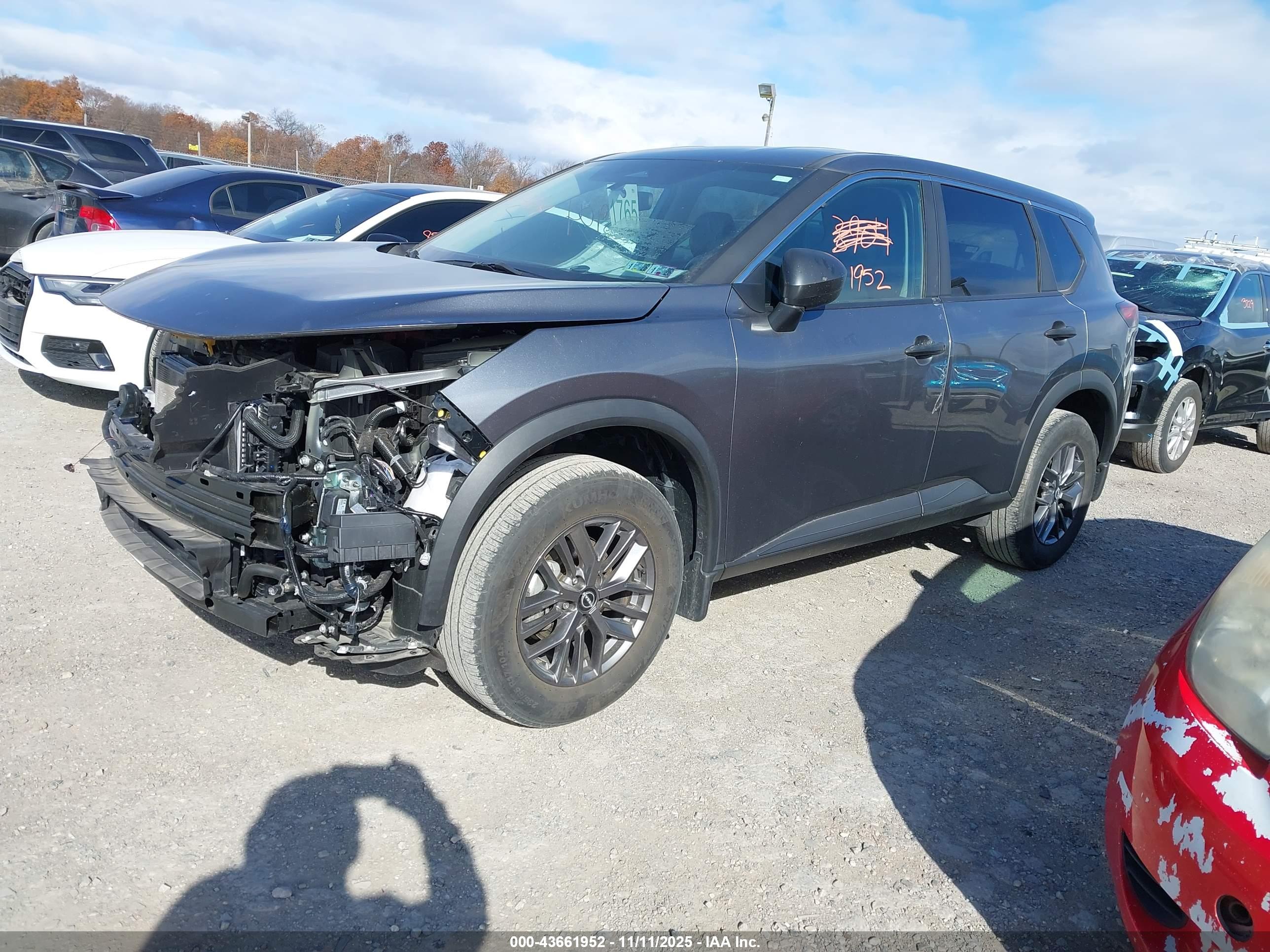 NISSAN ROGUE image 2