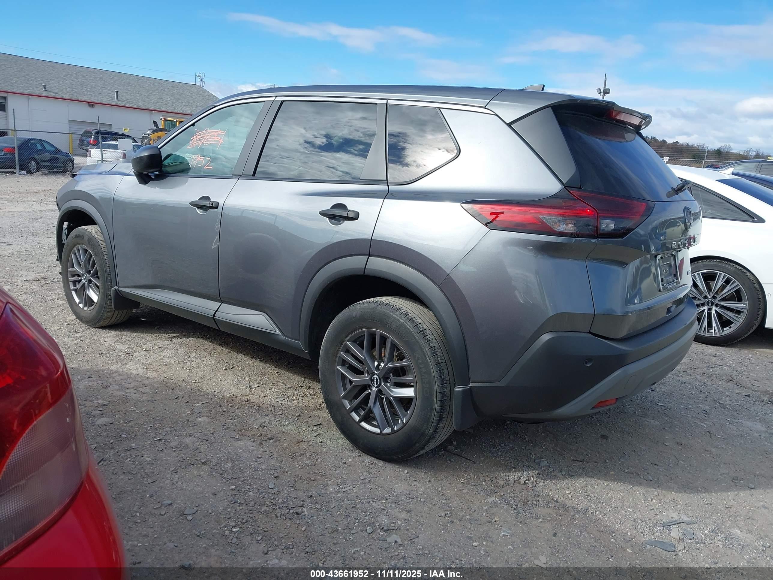NISSAN ROGUE image 3