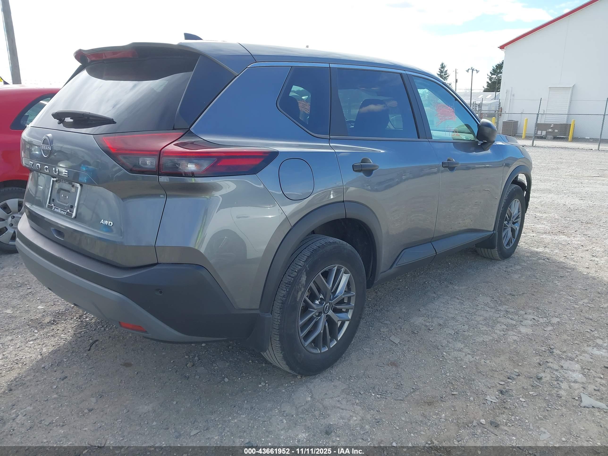 NISSAN ROGUE image 4