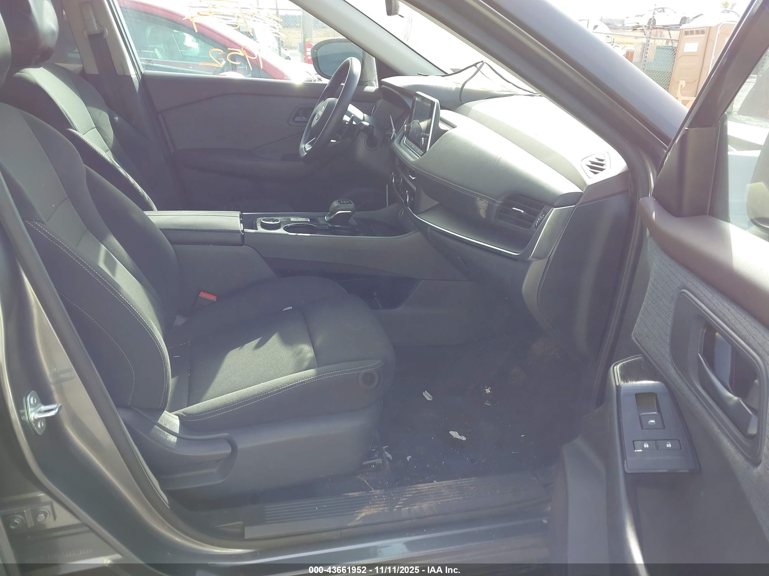 NISSAN ROGUE image 5
