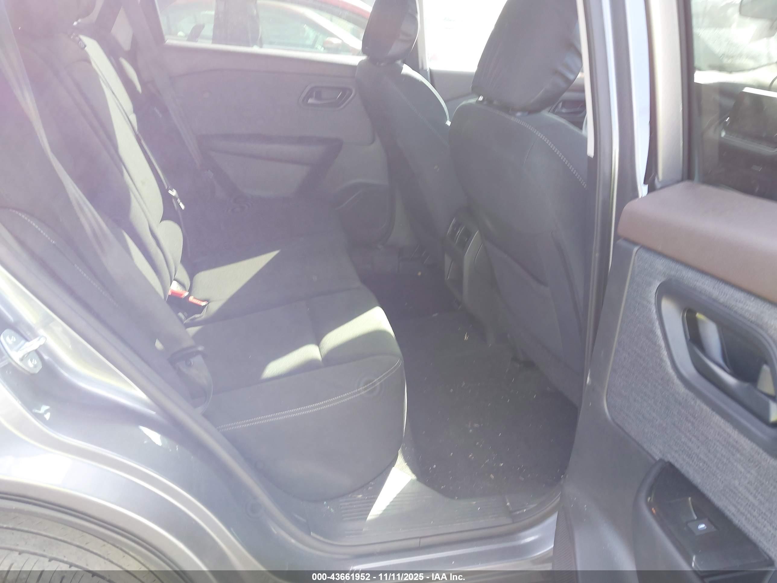 NISSAN ROGUE image 8