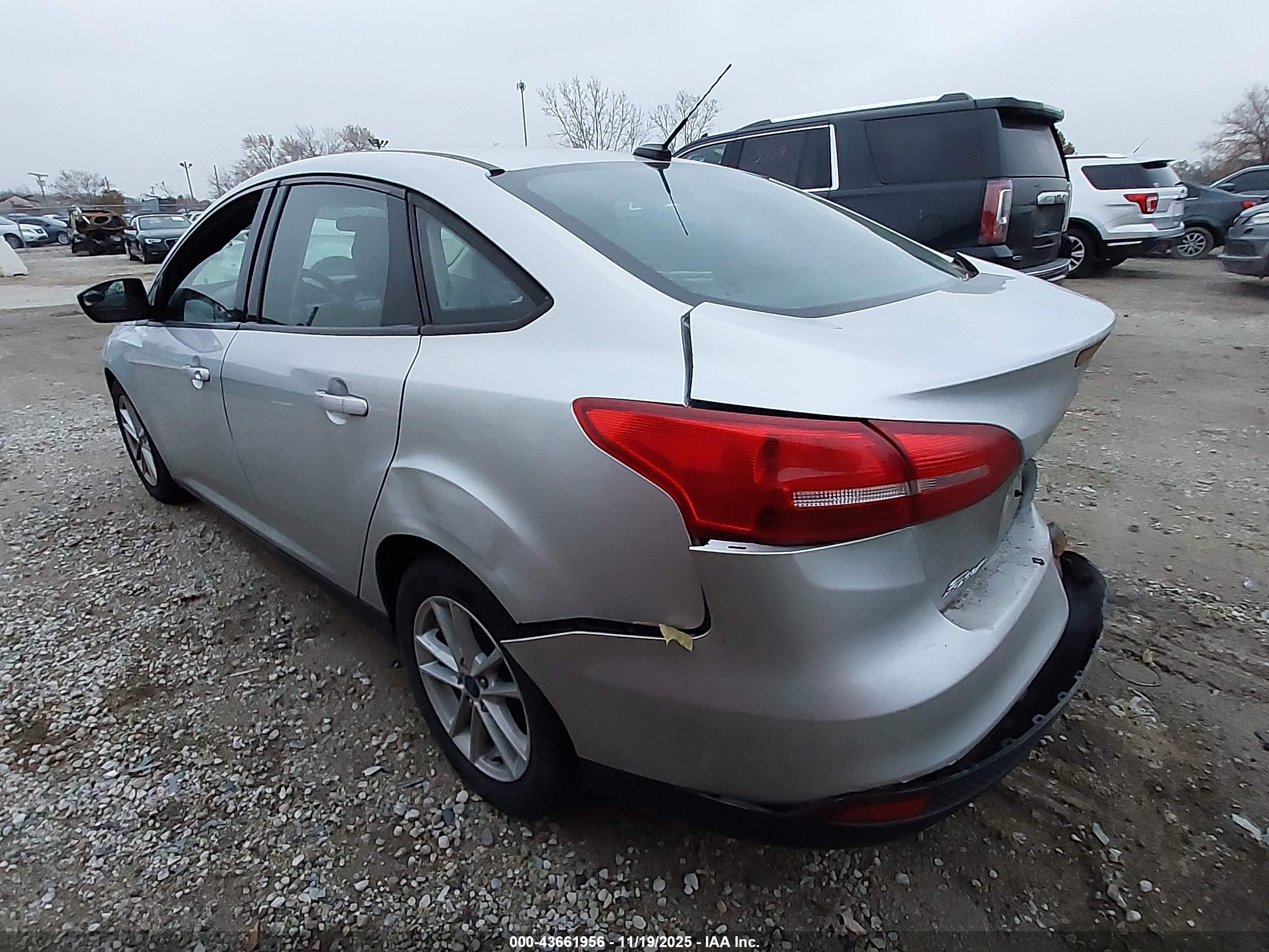 FORD FOCUS image 3