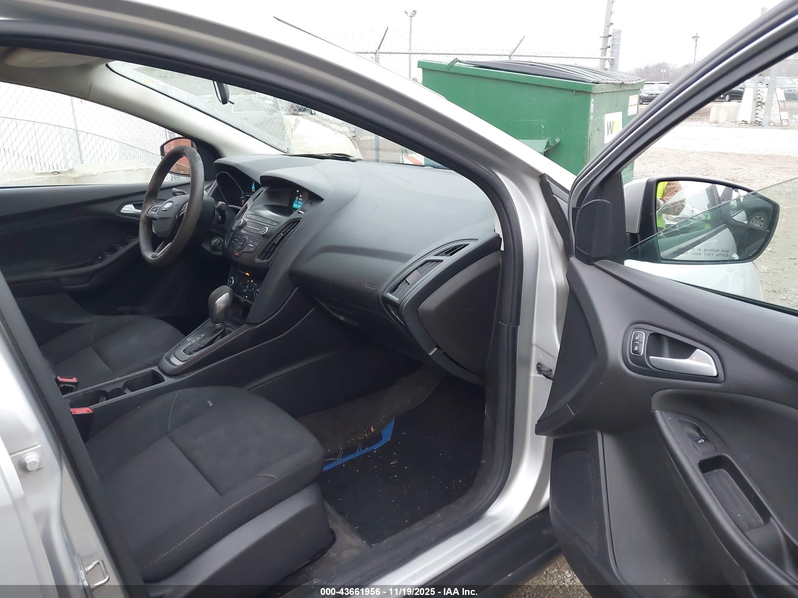 FORD FOCUS image 5