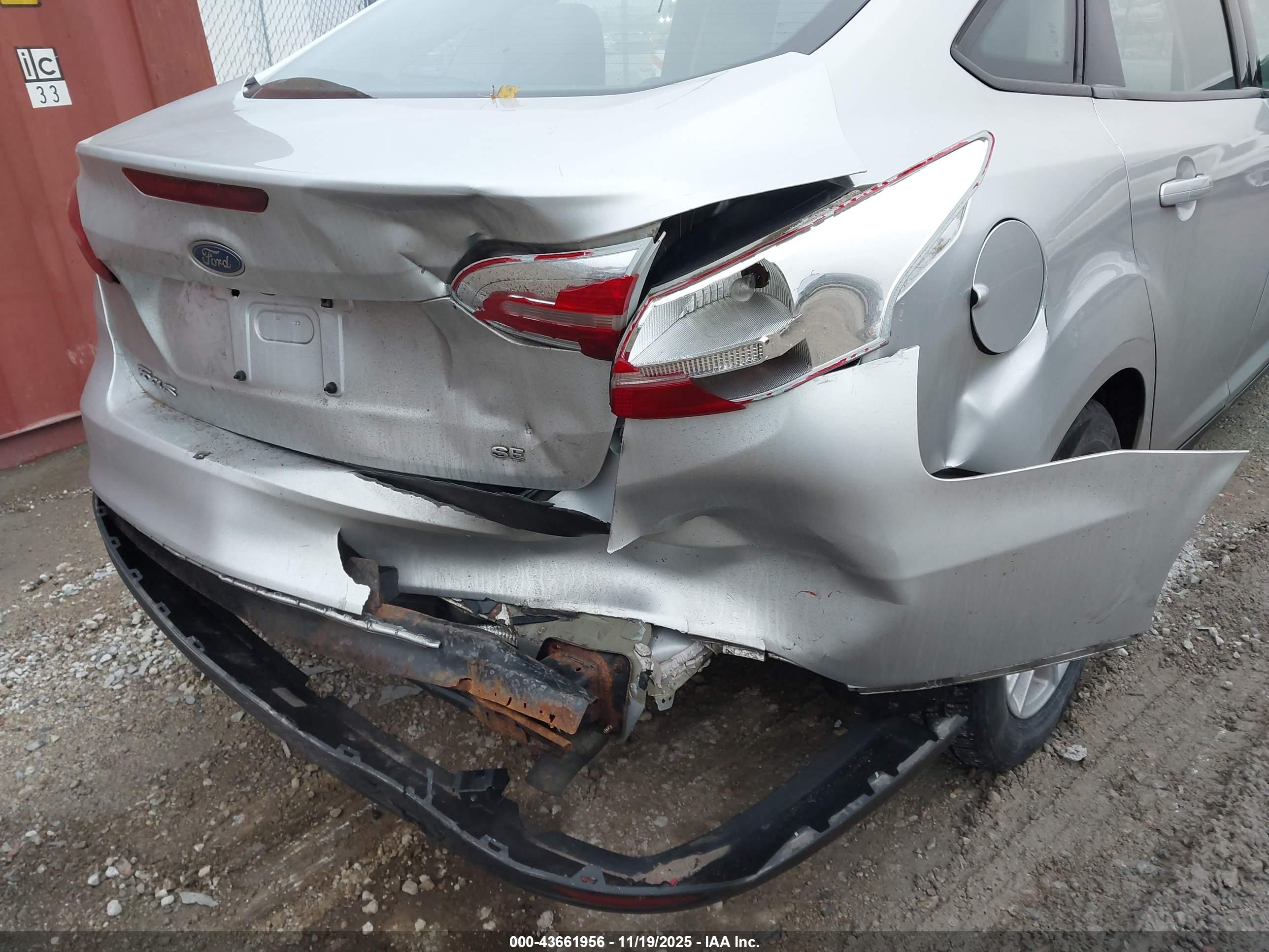 FORD FOCUS image 6