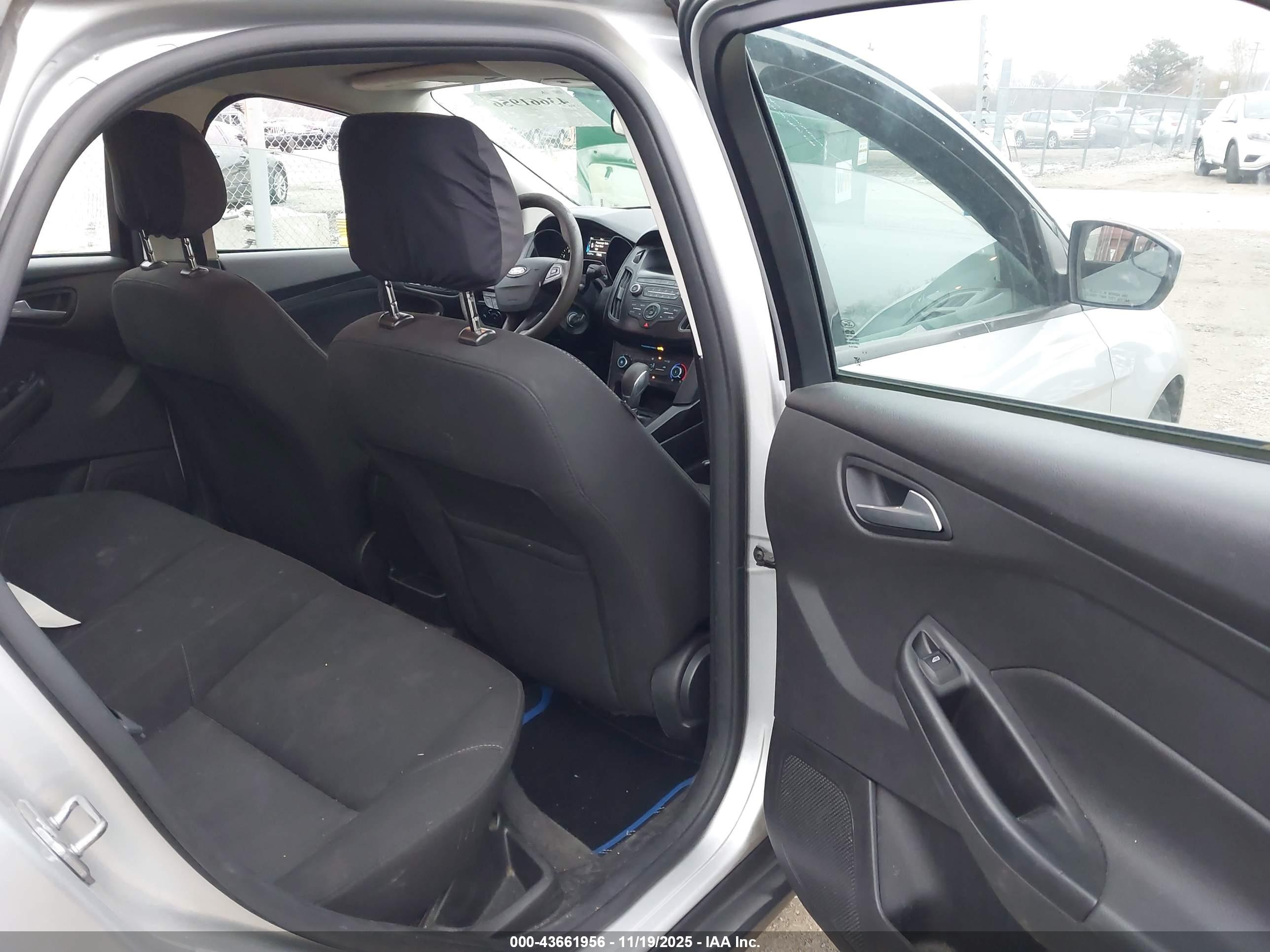 FORD FOCUS image 8