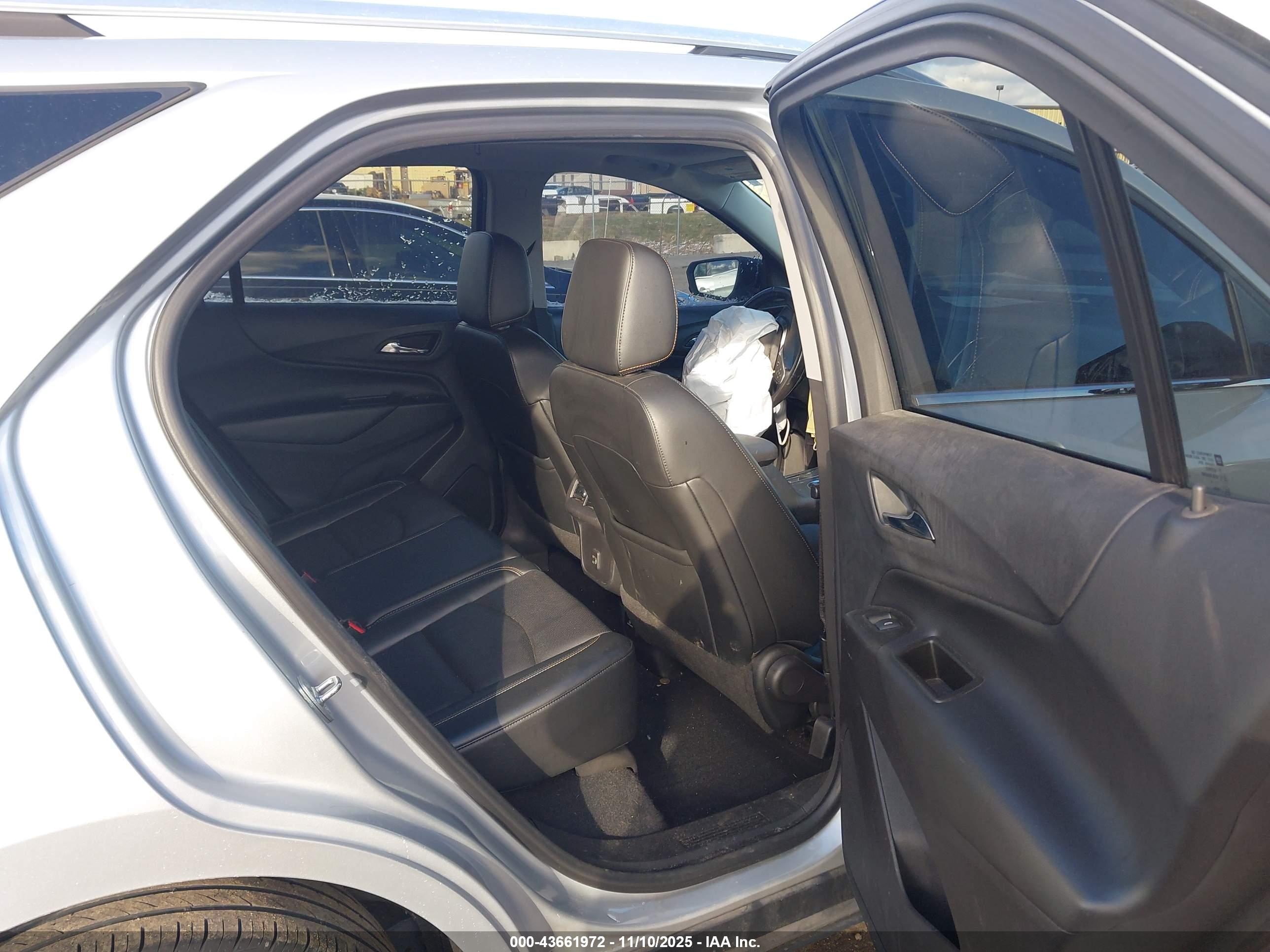 CHEVROLET EQUINOX image 8