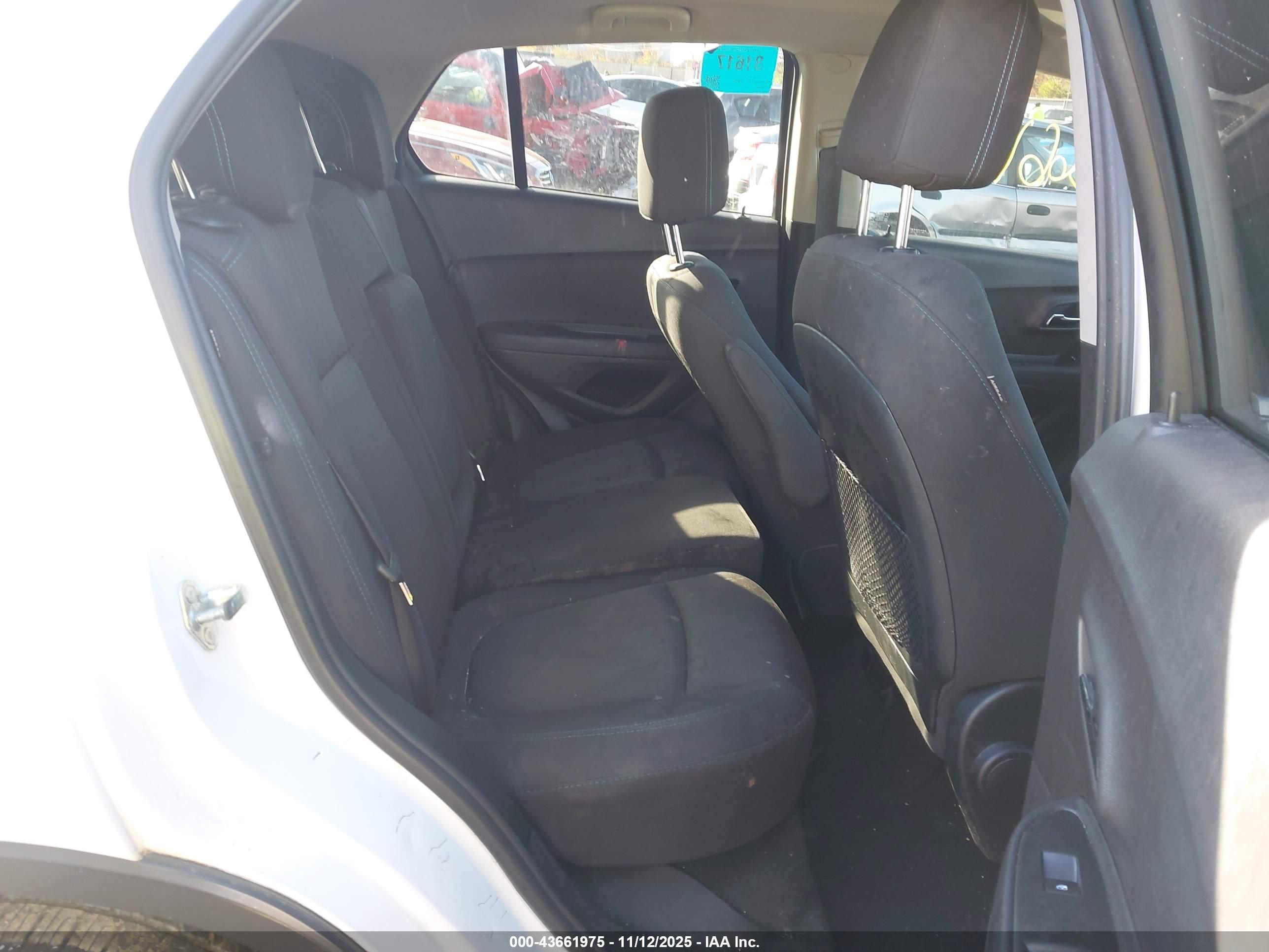 CHEVROLET TRAX image 8