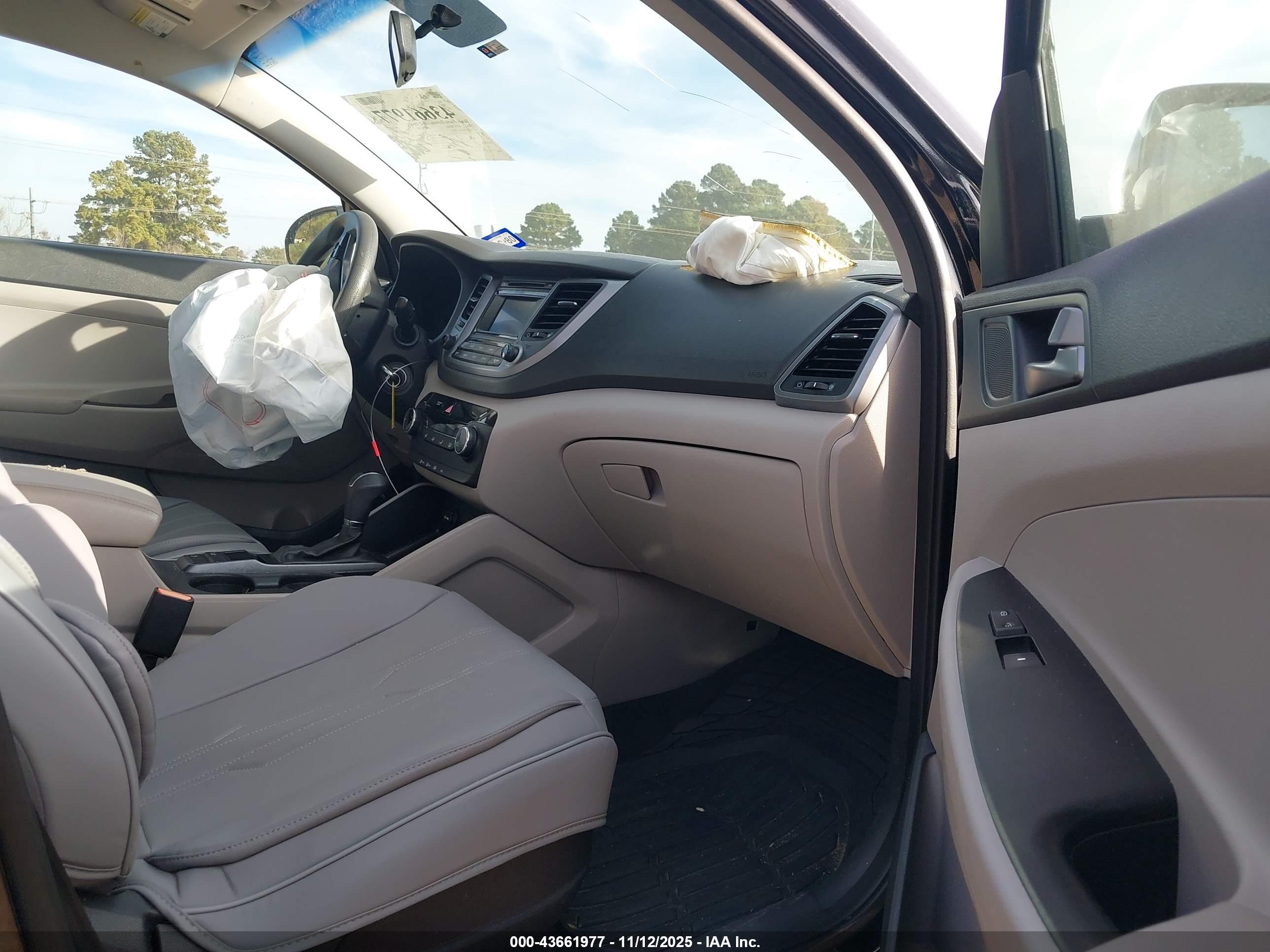 HYUNDAI TUCSON image 5