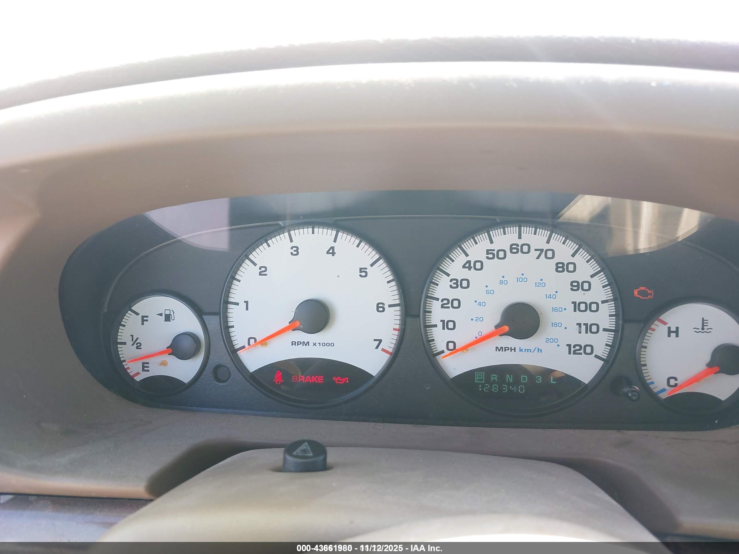 DODGE STRATUS image 7