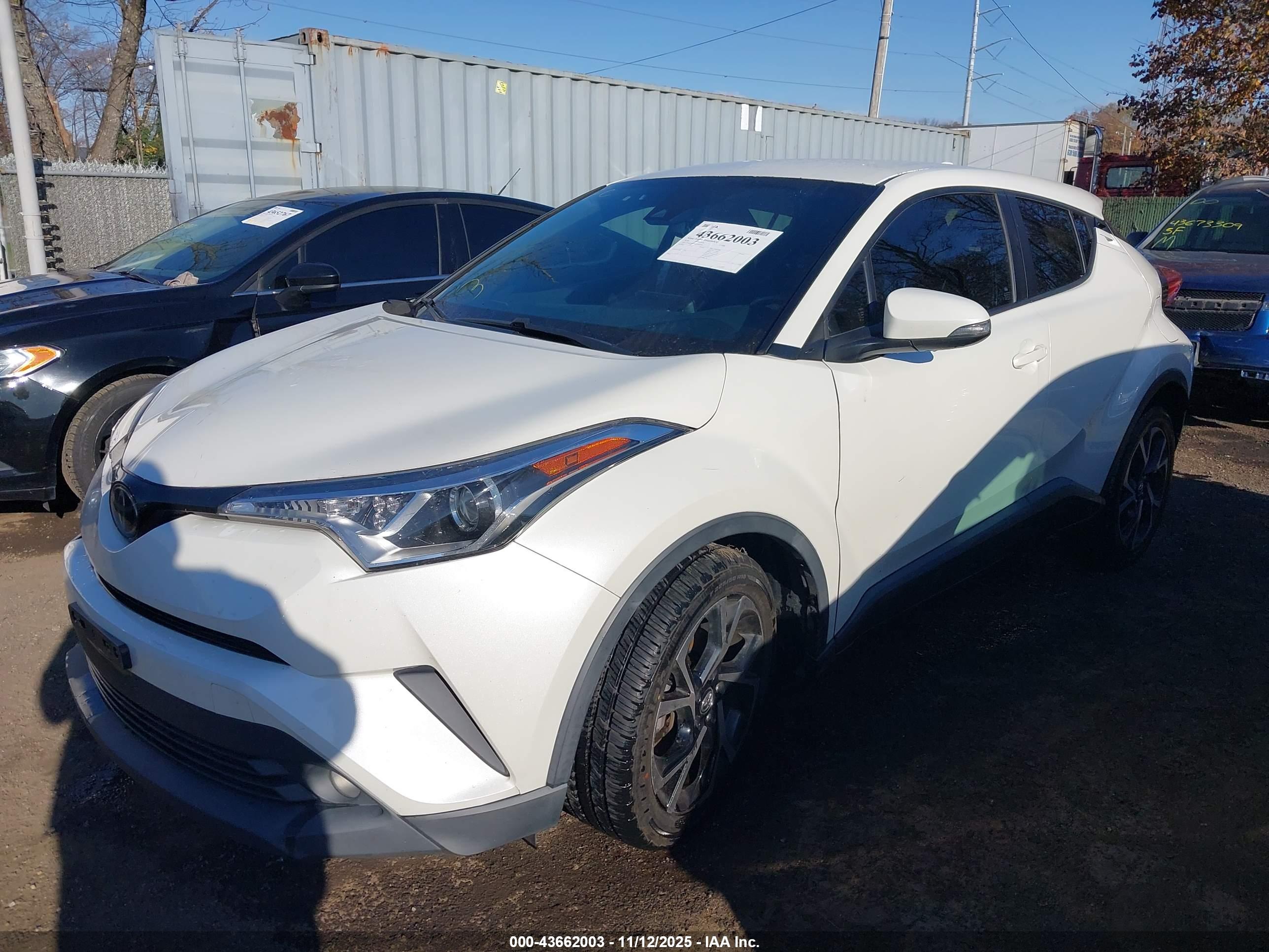 TOYOTA C-HR image 2