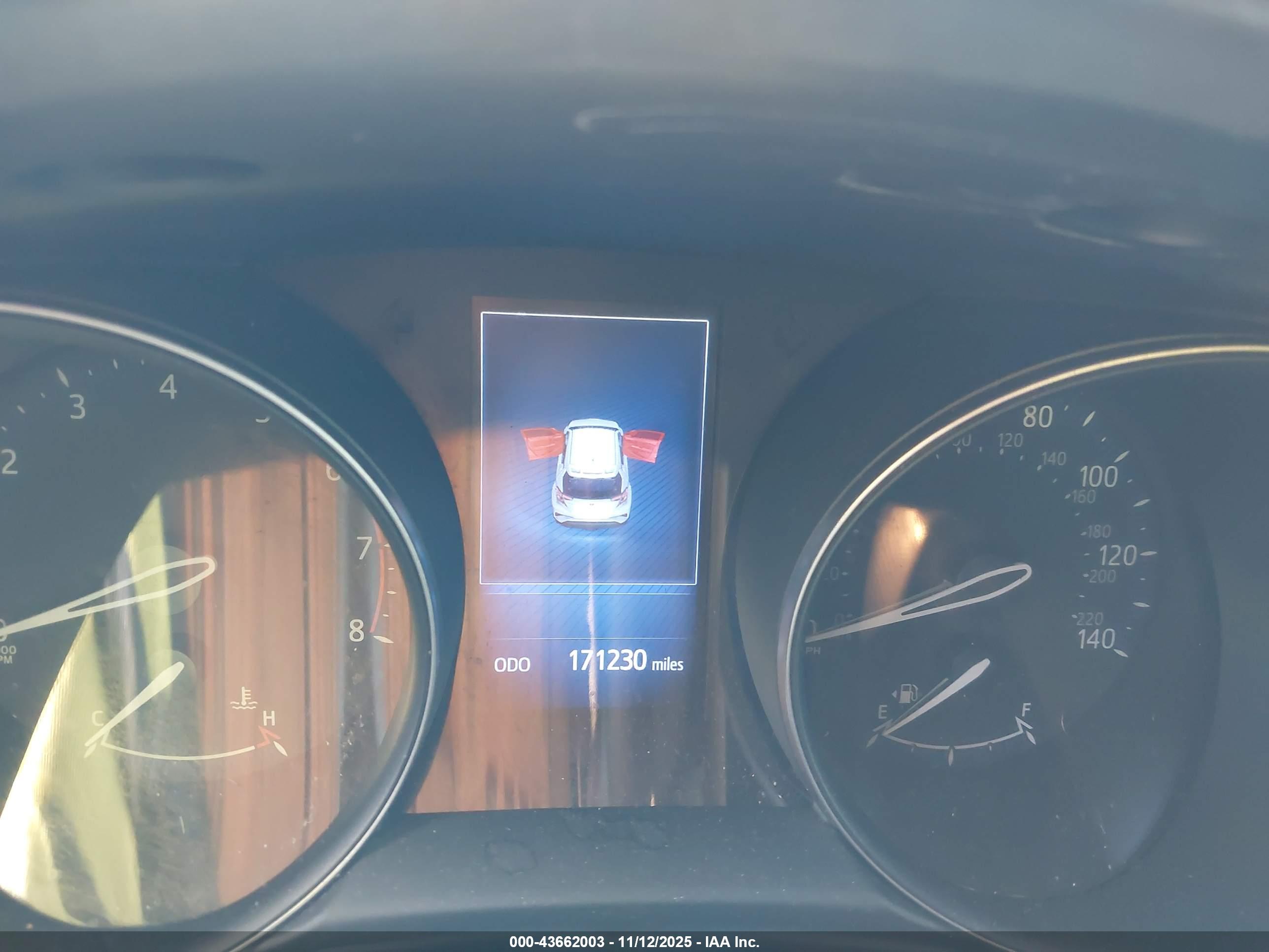 TOYOTA C-HR image 7