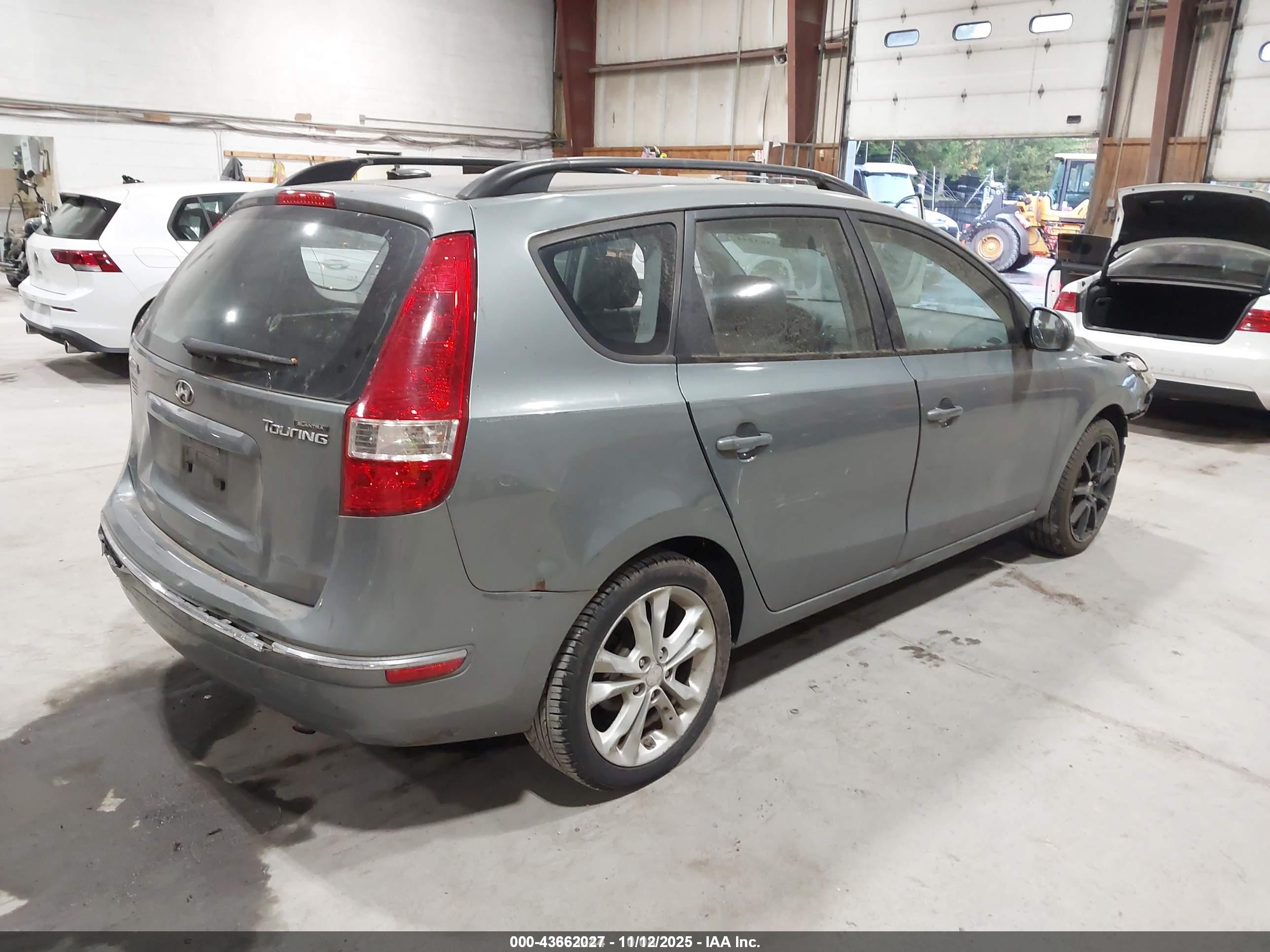 HYUNDAI ELANTRA image 4