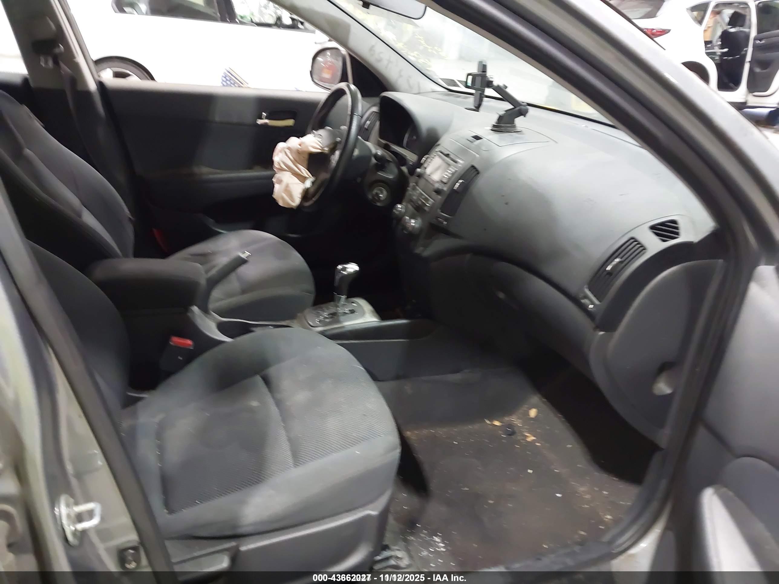 HYUNDAI ELANTRA image 5
