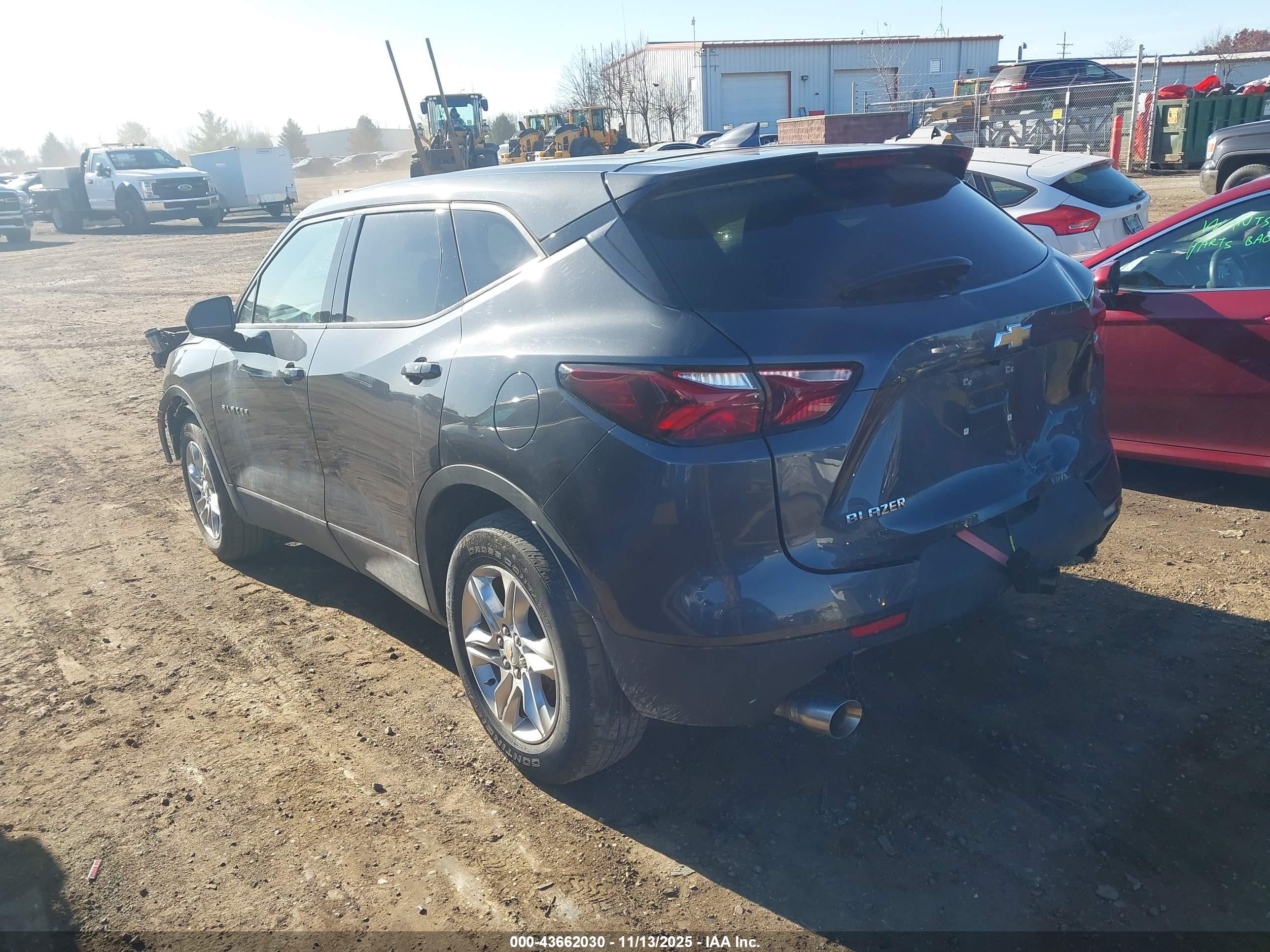 CHEVROLET BLAZER image 3