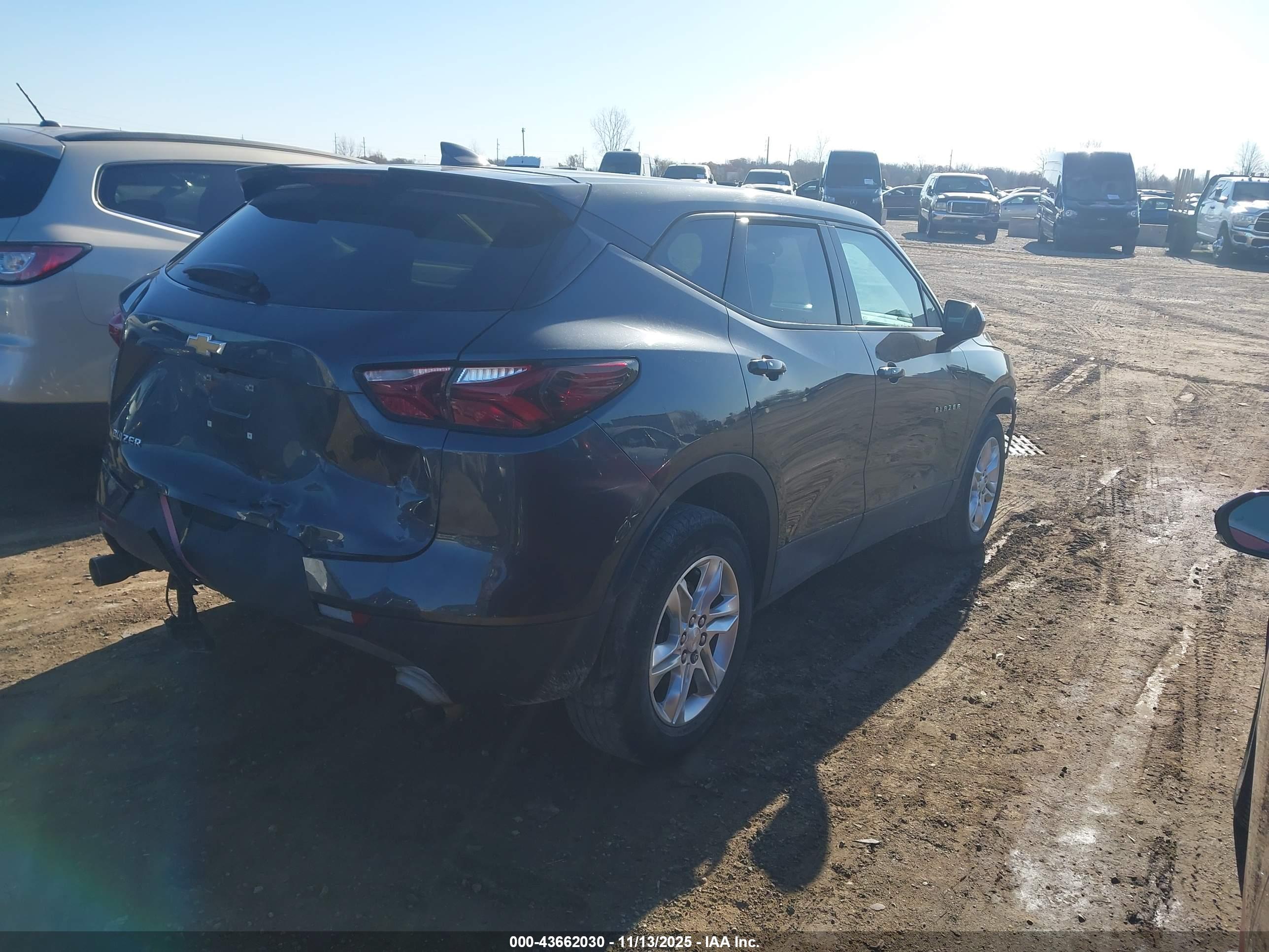 CHEVROLET BLAZER image 4
