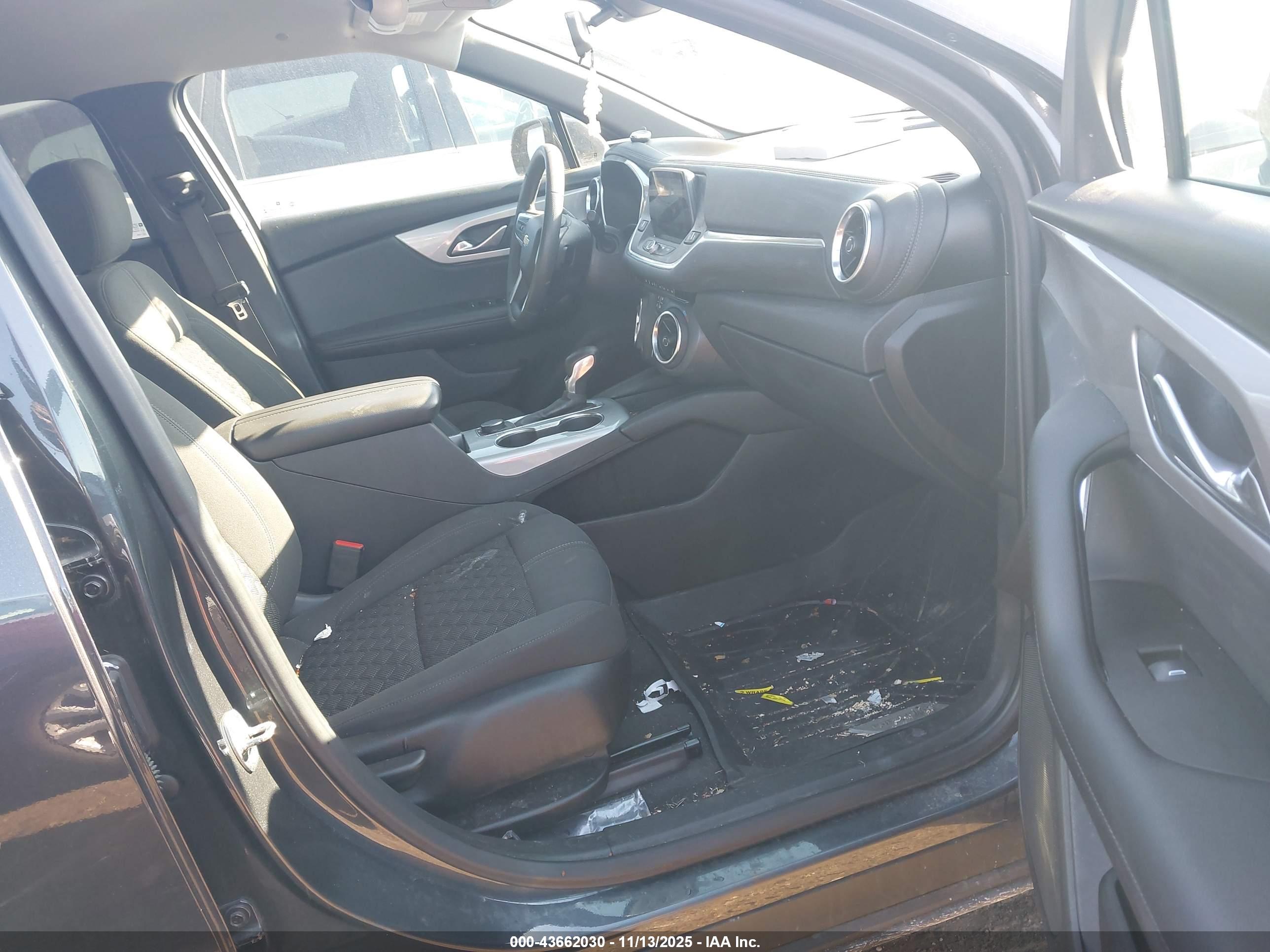 CHEVROLET BLAZER image 5