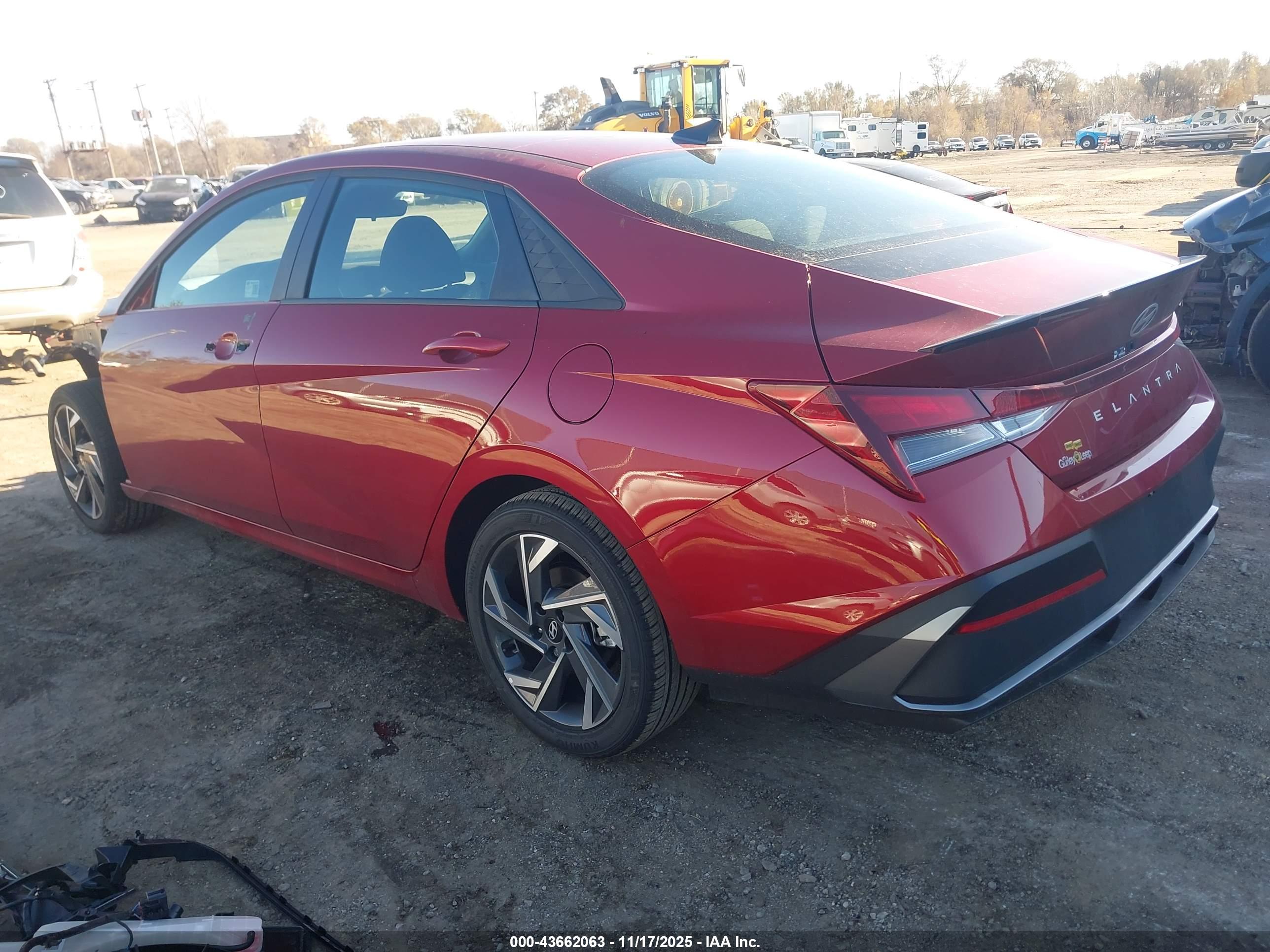 HYUNDAI ELANTRA image 3