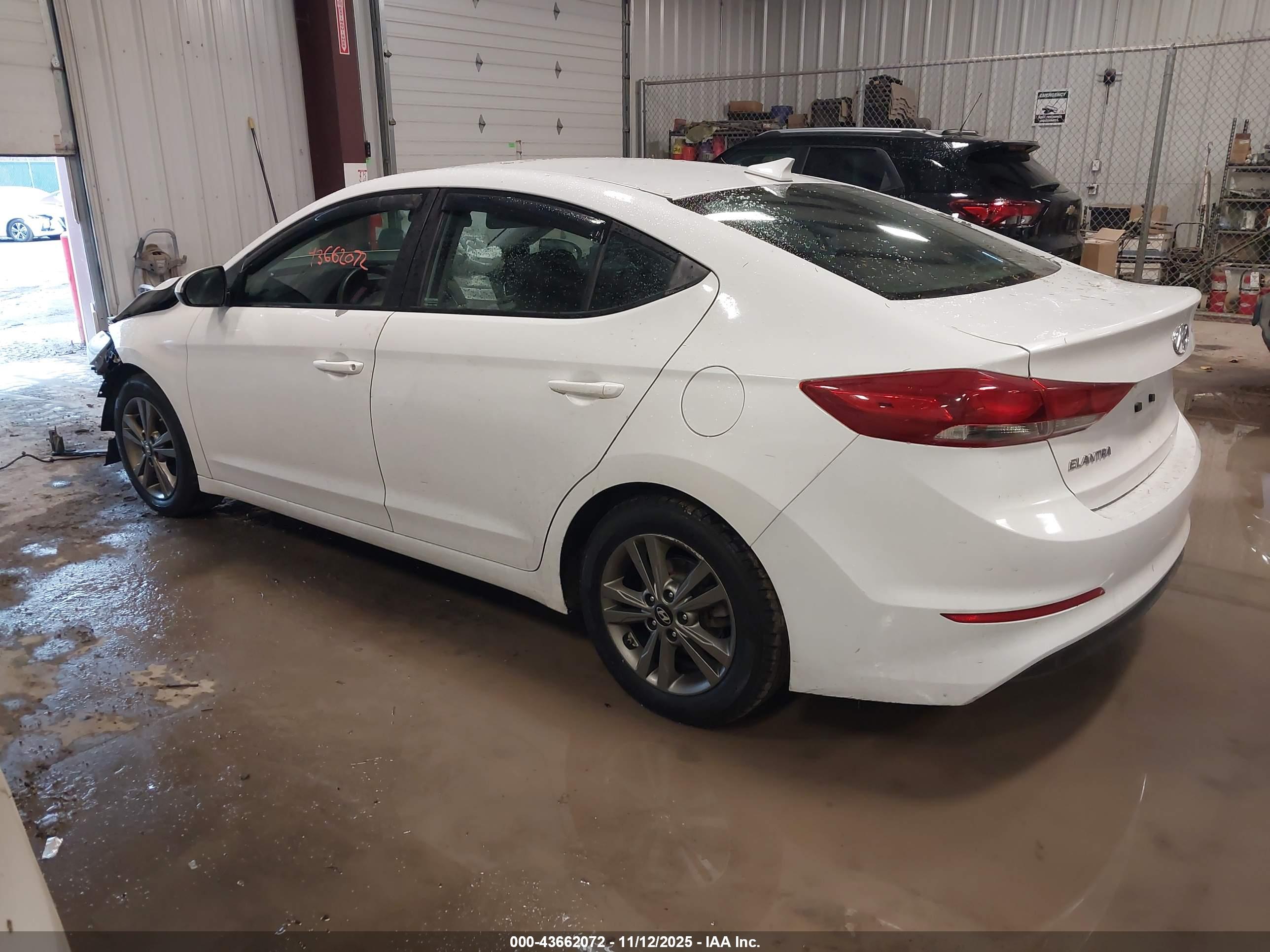 HYUNDAI ELANTRA image 3