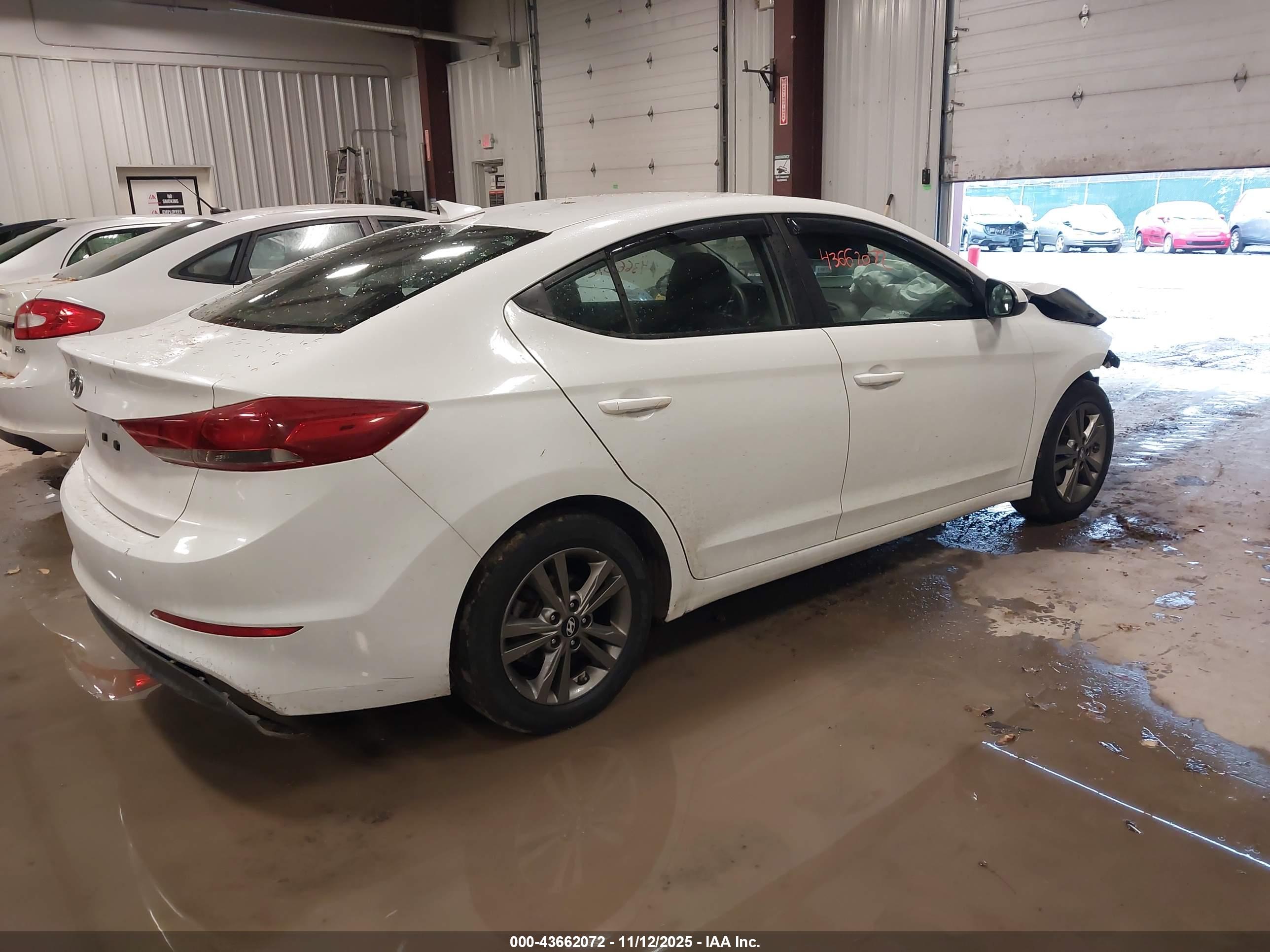 HYUNDAI ELANTRA image 4