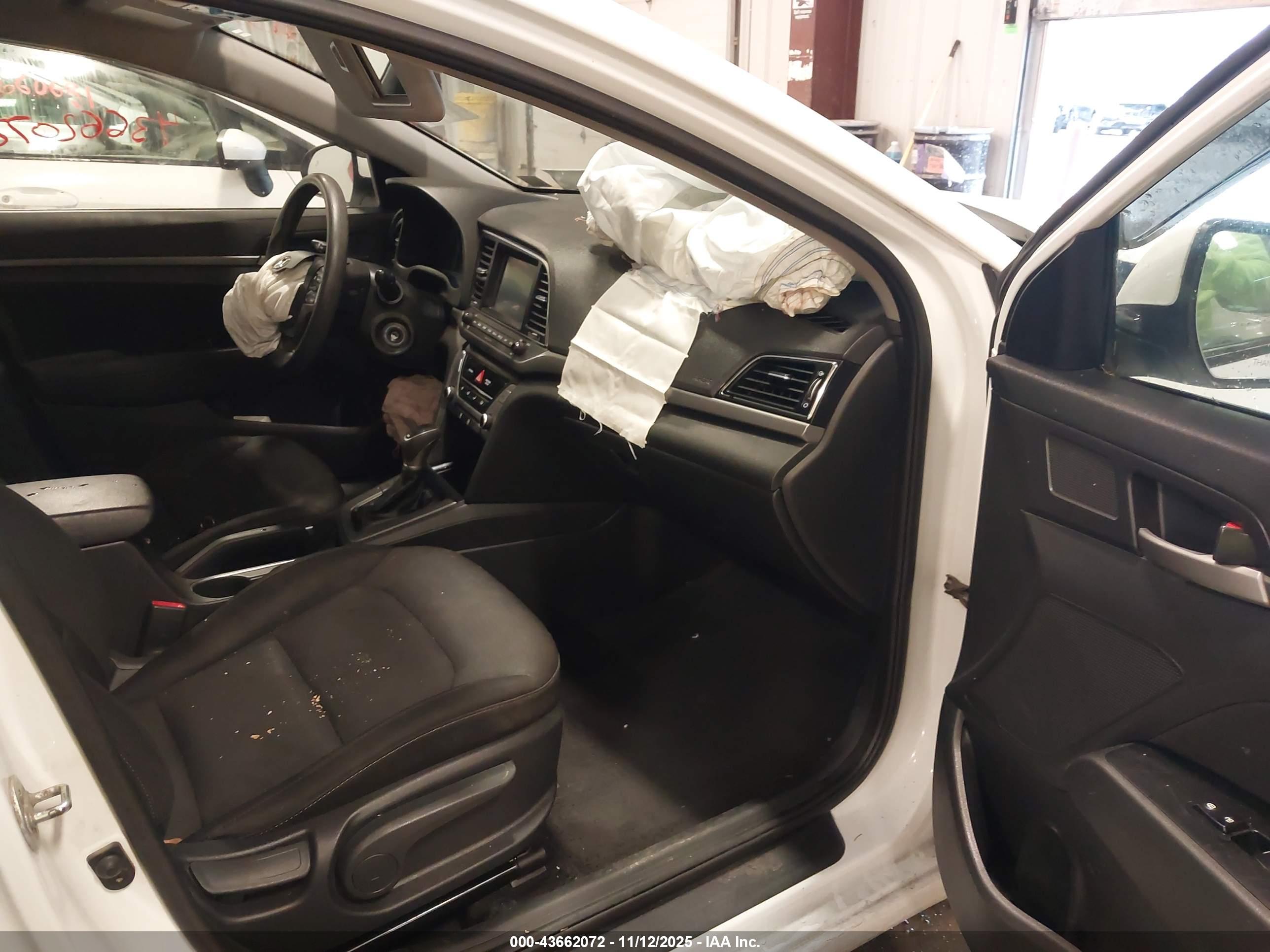 HYUNDAI ELANTRA image 5