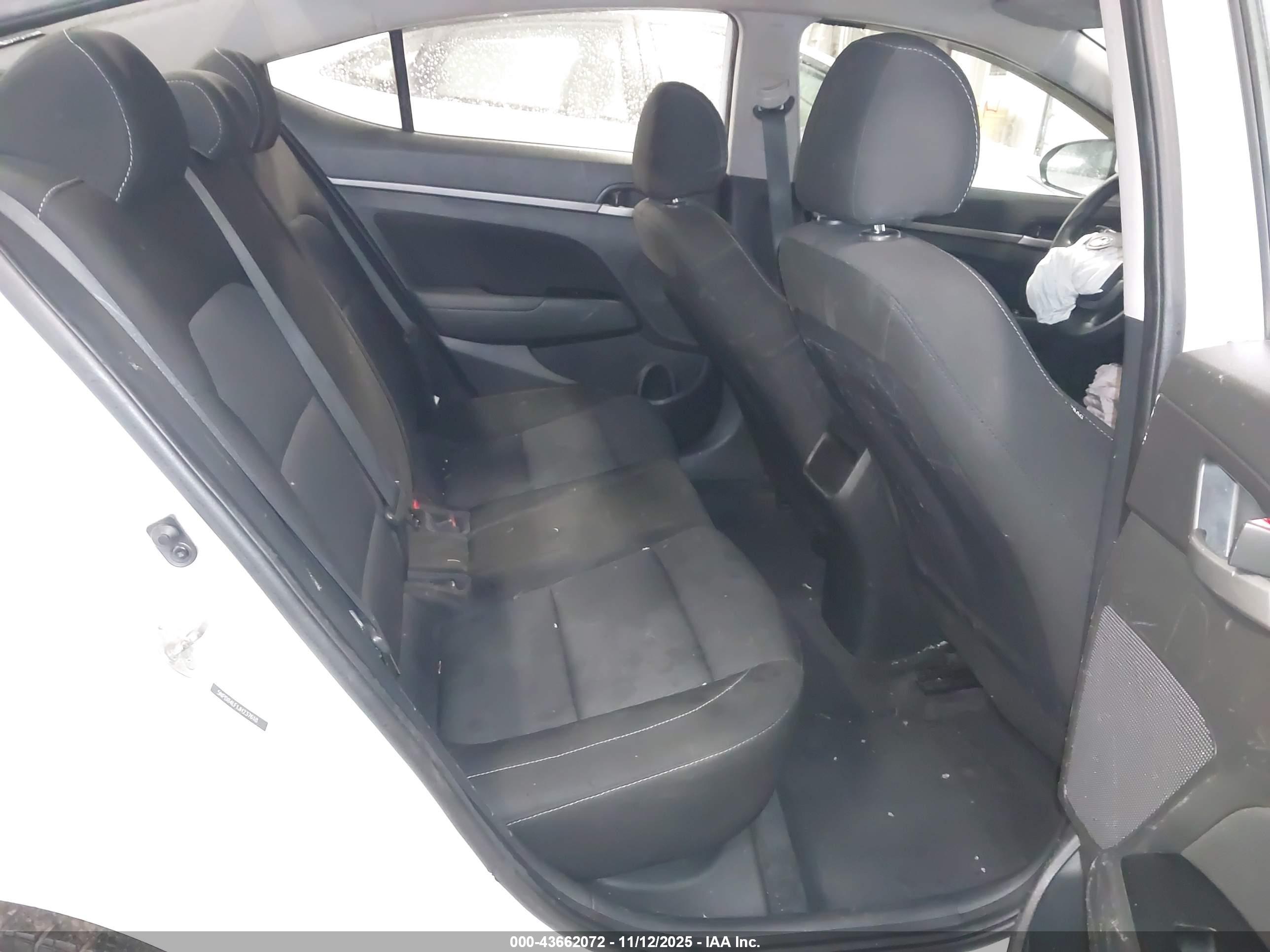 HYUNDAI ELANTRA image 8