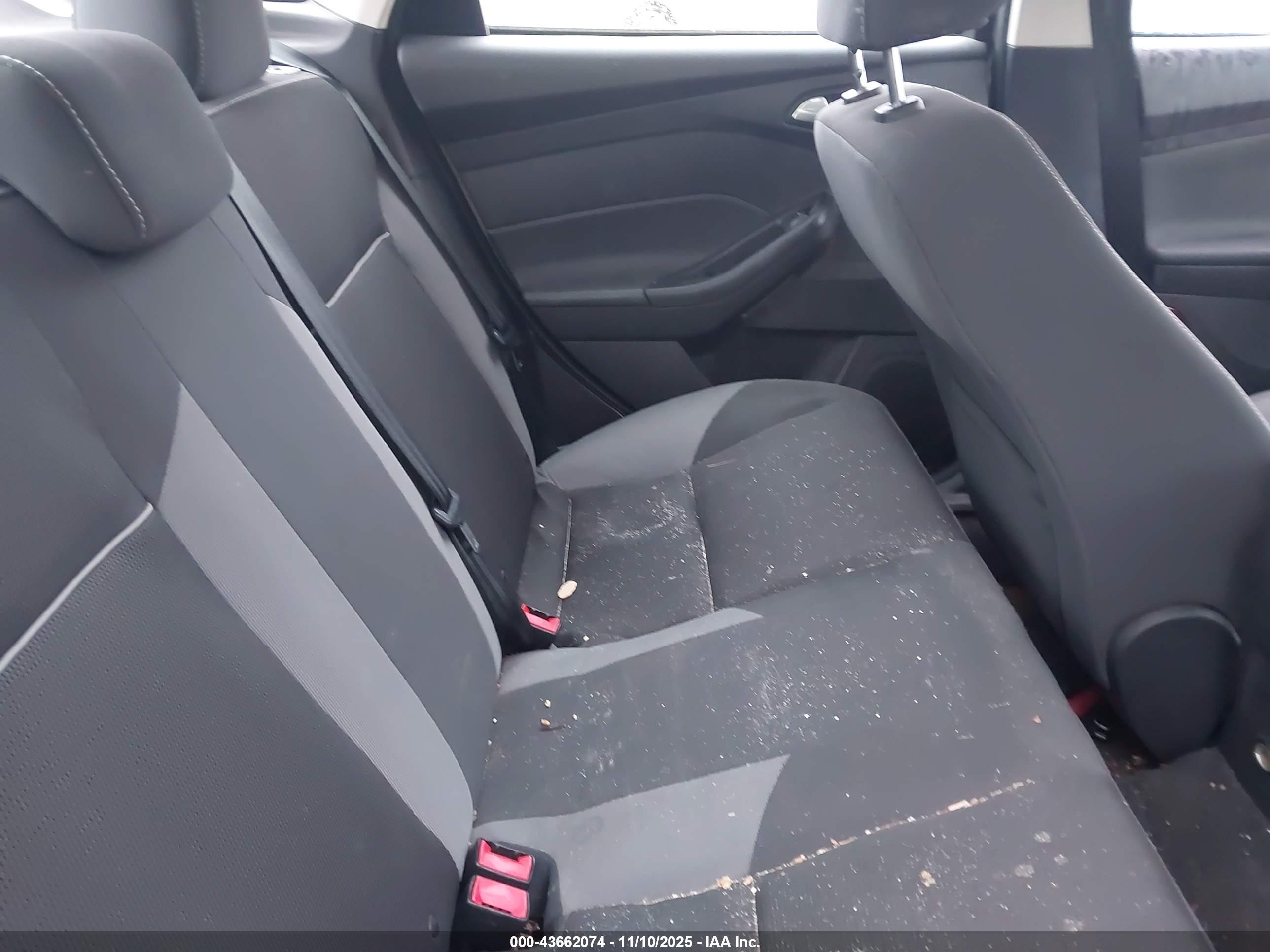 FORD FOCUS image 8
