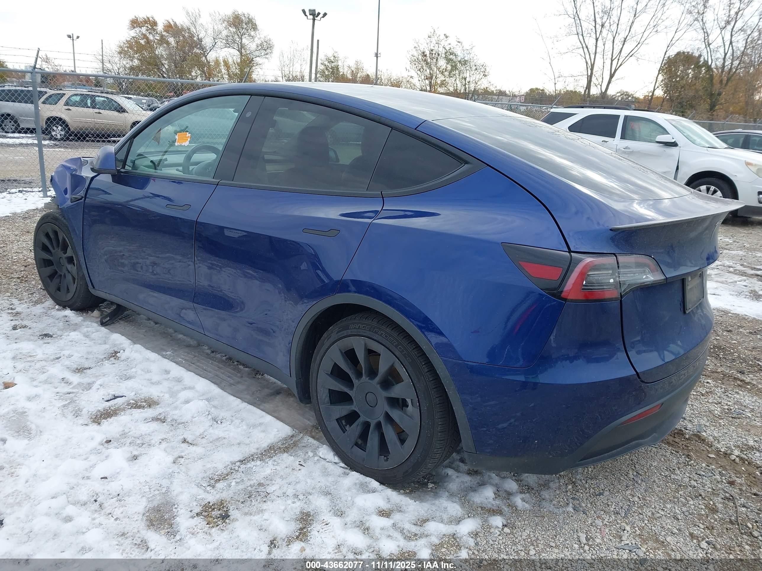 TESLA MODEL image 3