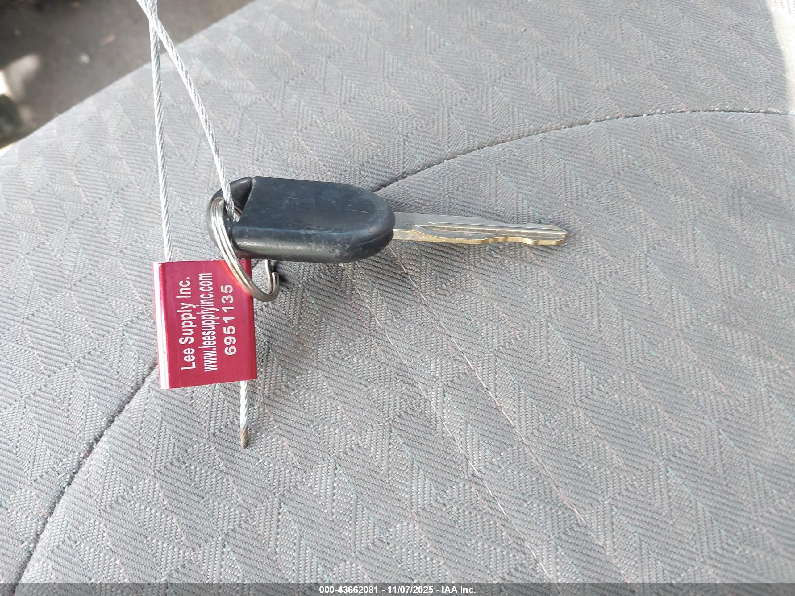 MAZDA B3000 image 11