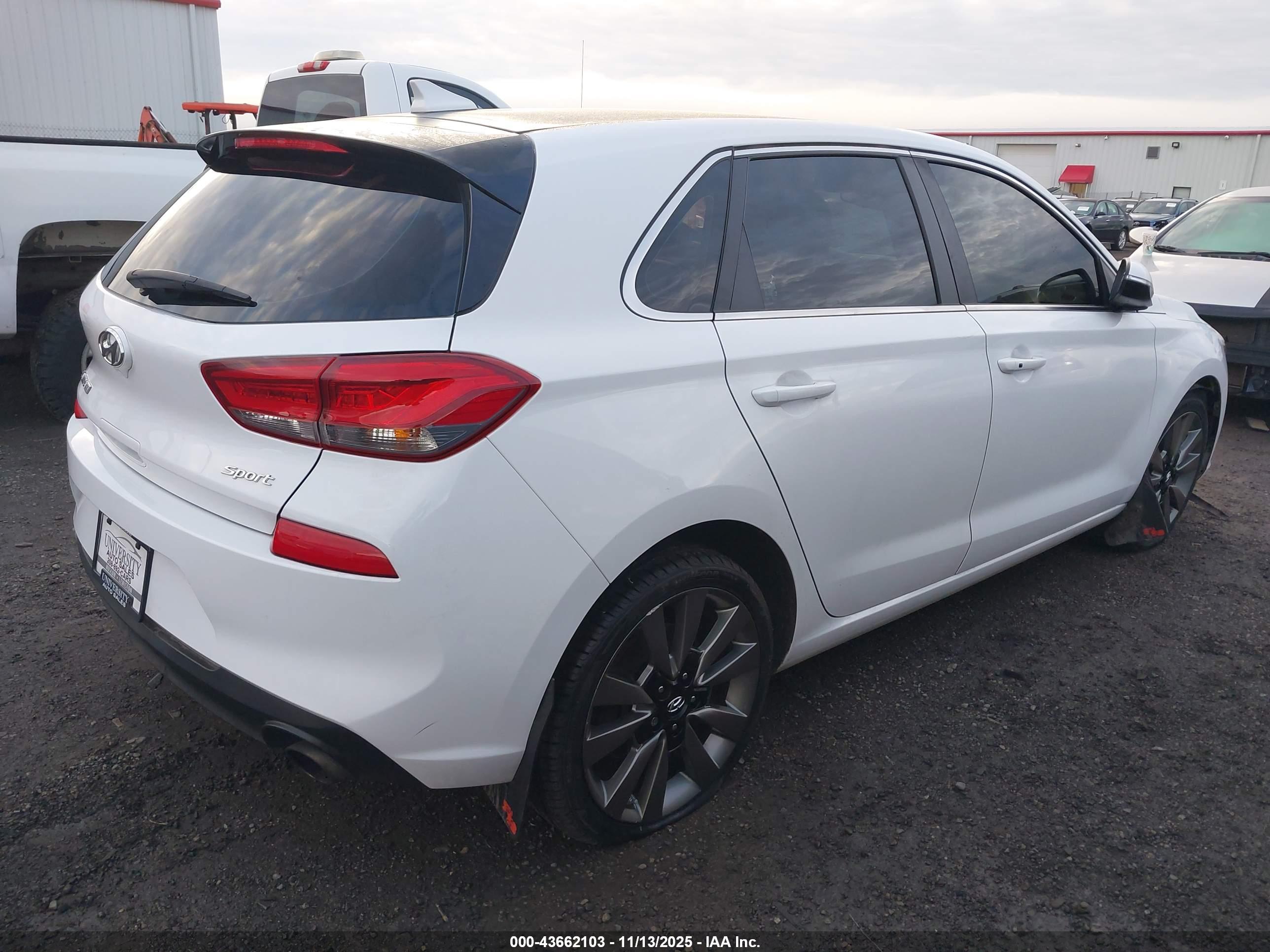 HYUNDAI ELANTRA image 4