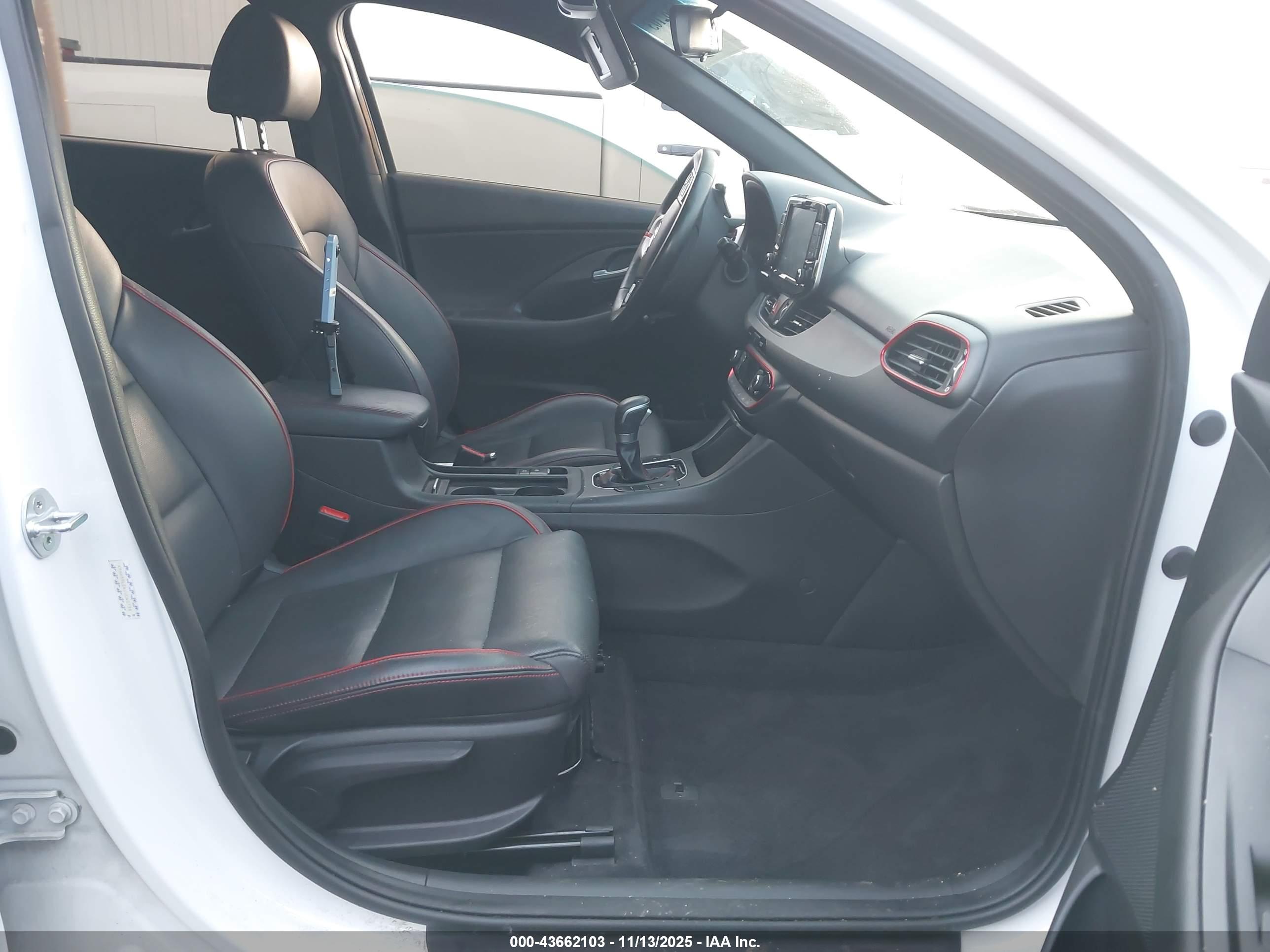 HYUNDAI ELANTRA image 5