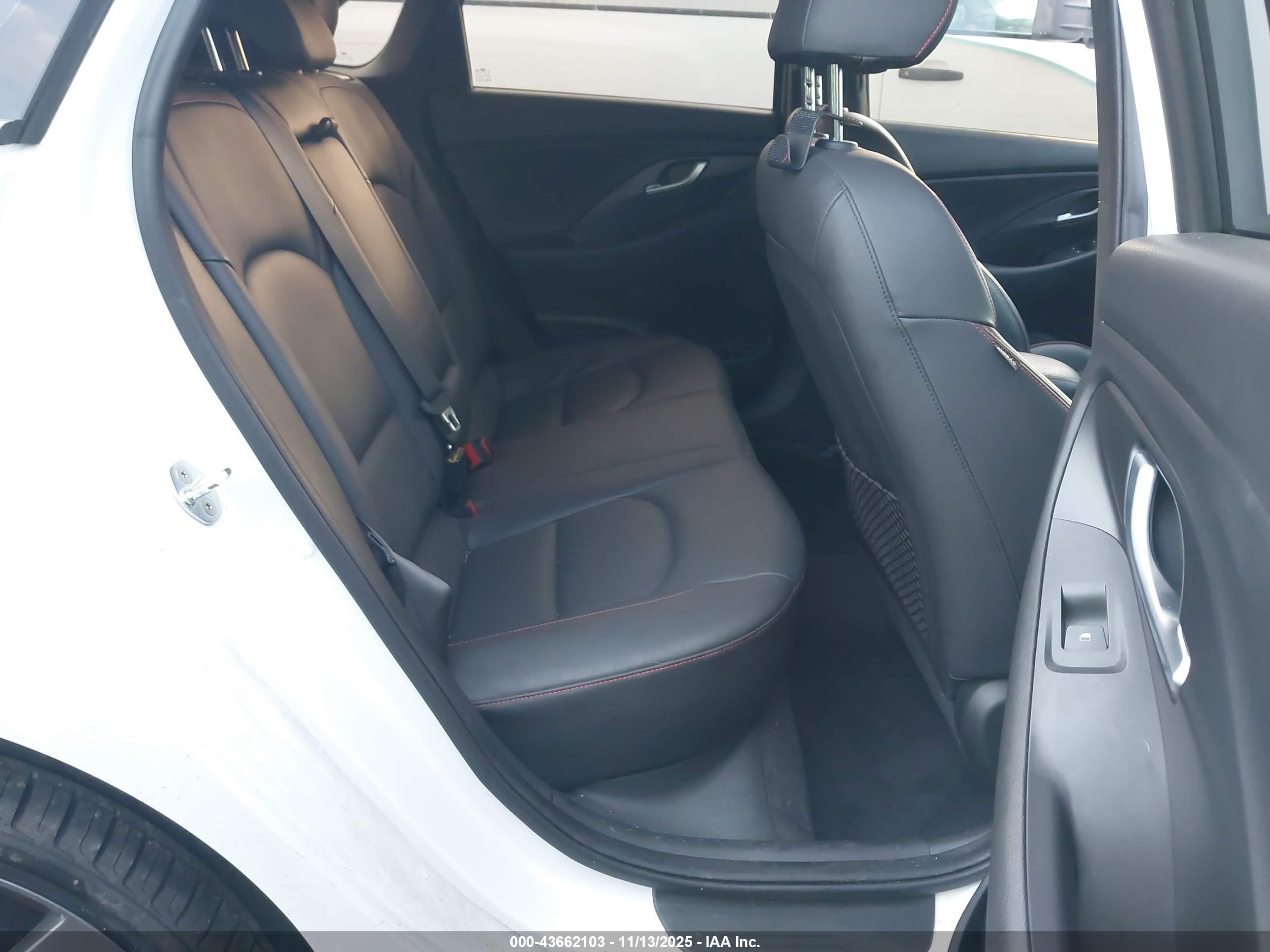 HYUNDAI ELANTRA image 8