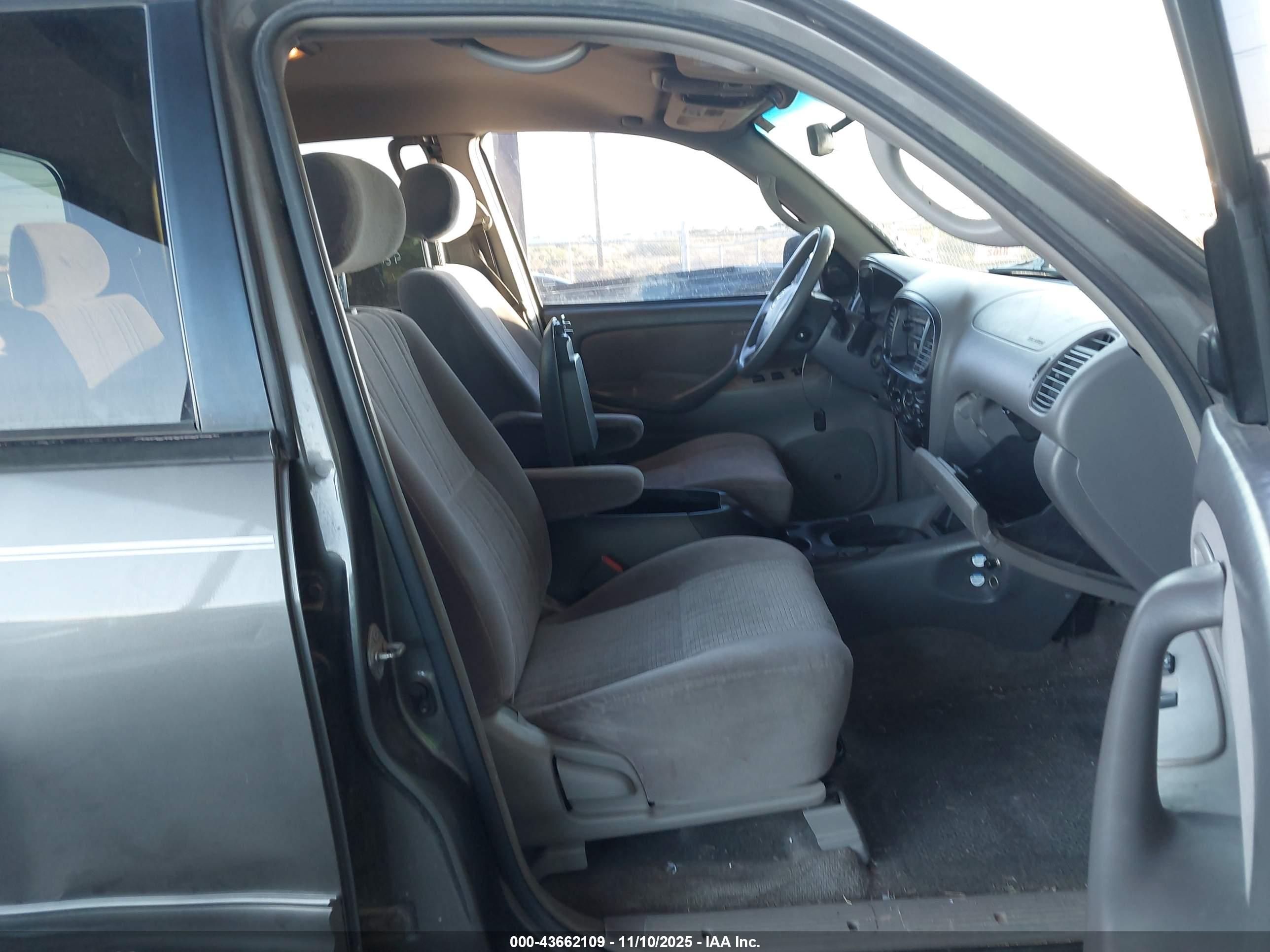 TOYOTA TUNDRA image 5