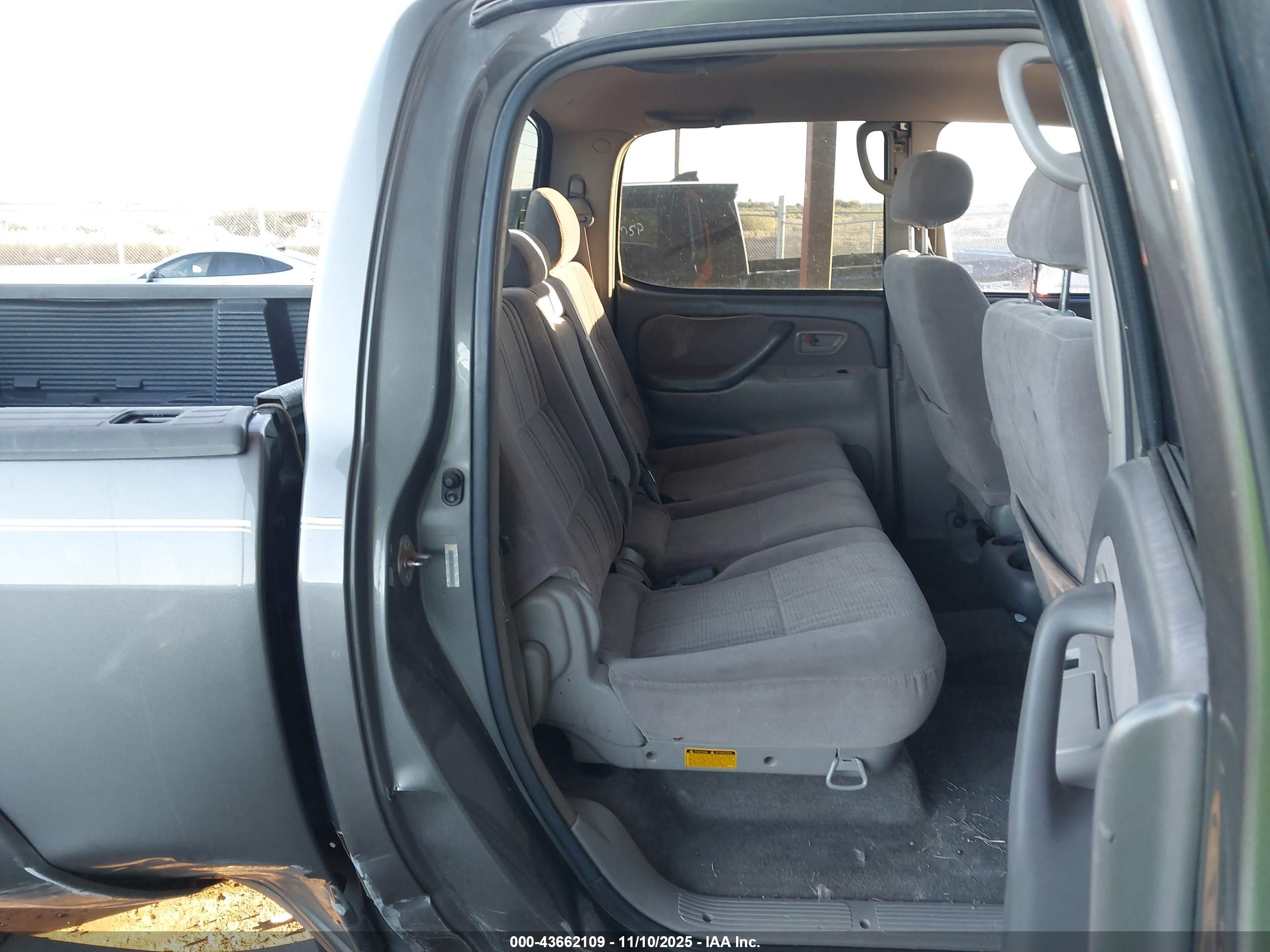 TOYOTA TUNDRA image 8