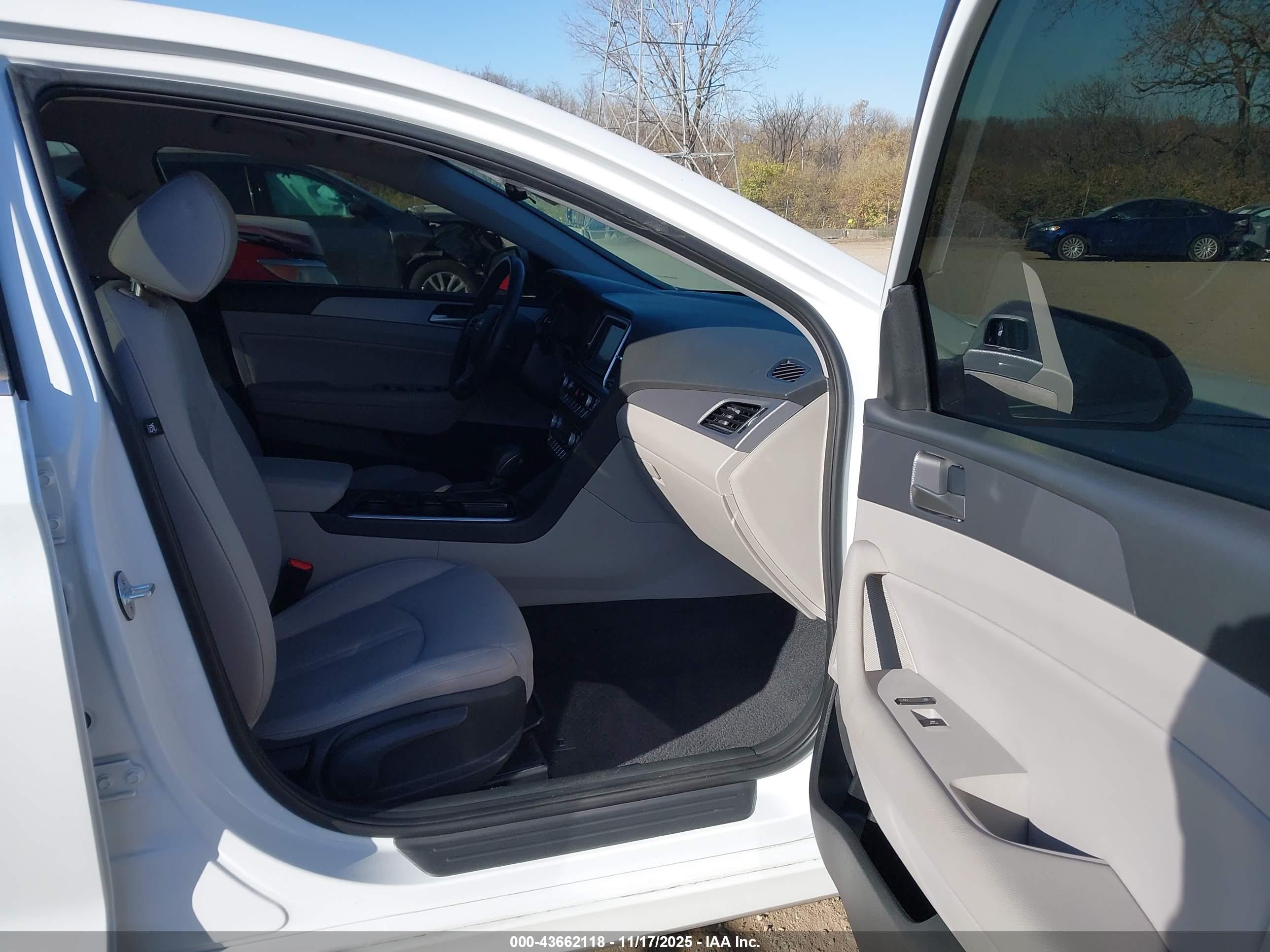 HYUNDAI SONATA image 5