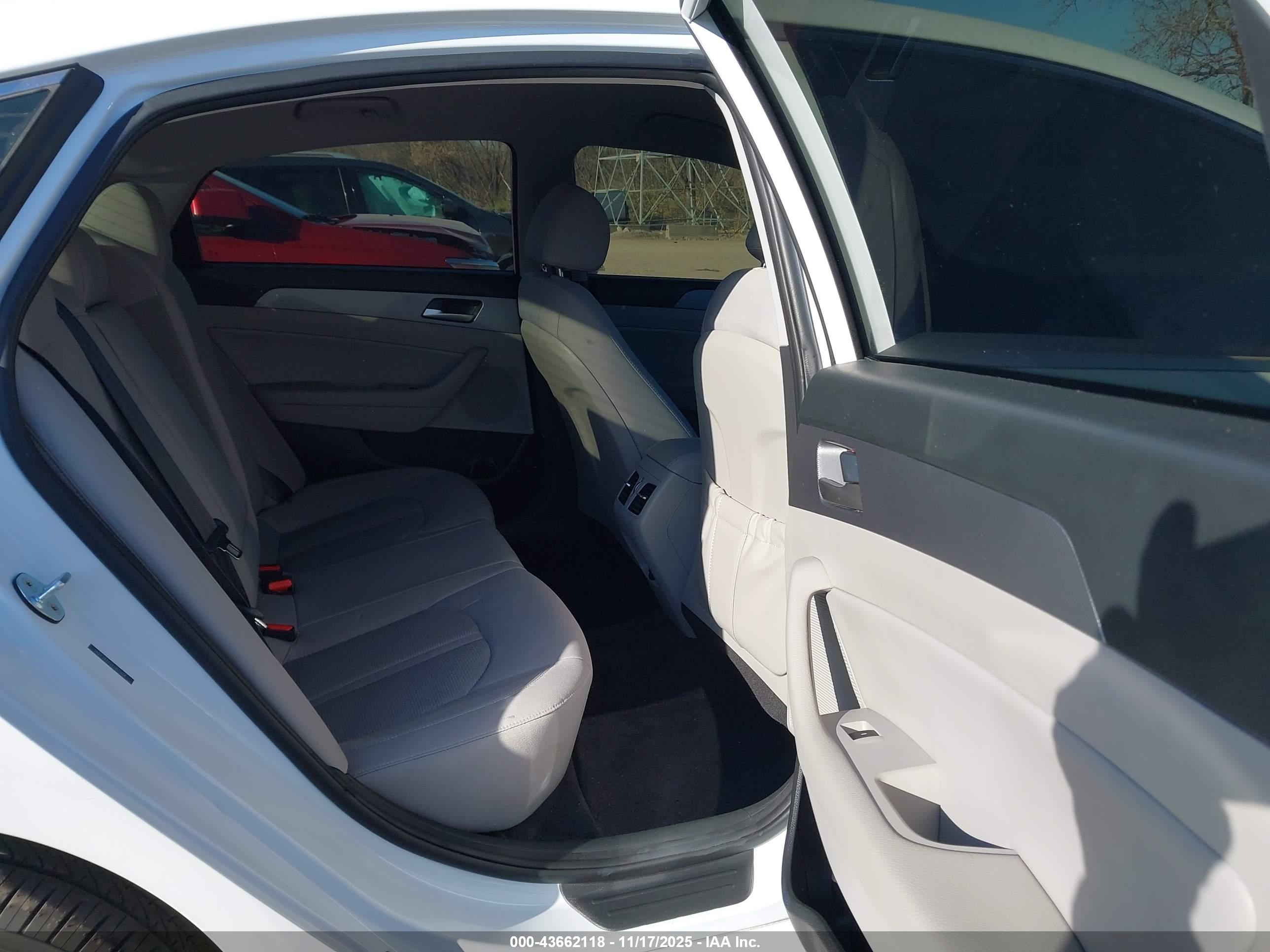 HYUNDAI SONATA image 8