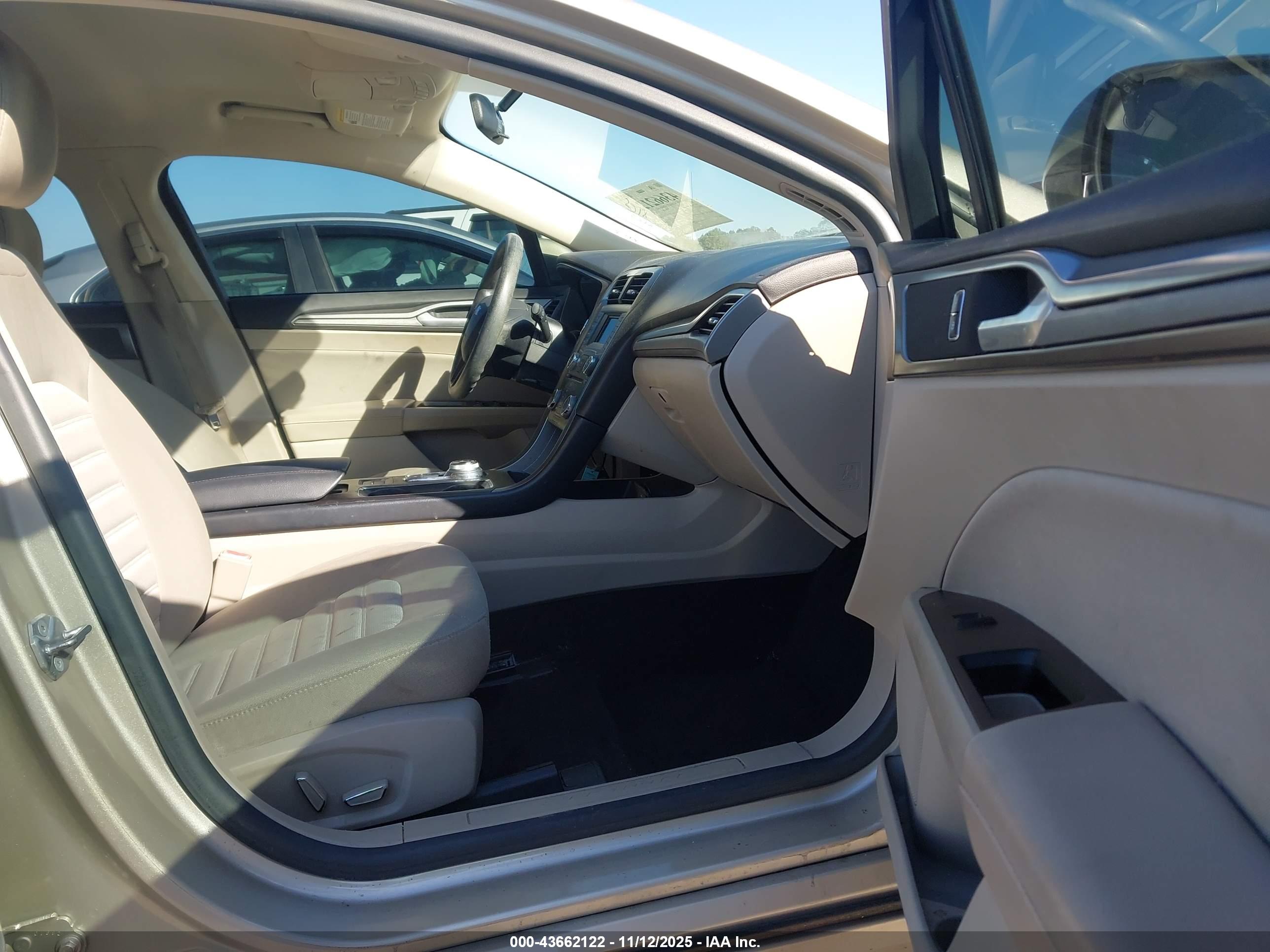 FORD FUSION image 5
