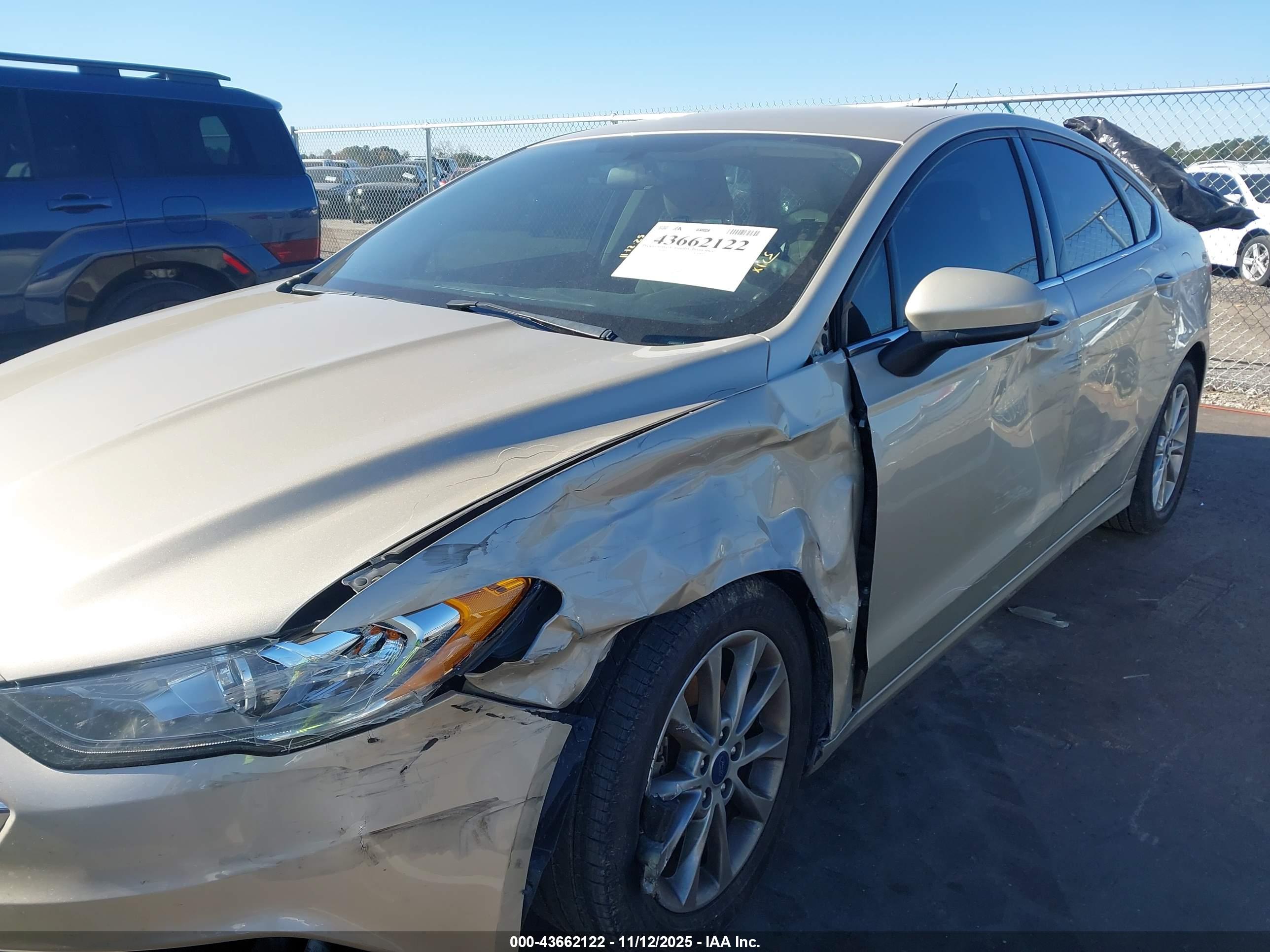 FORD FUSION image 6