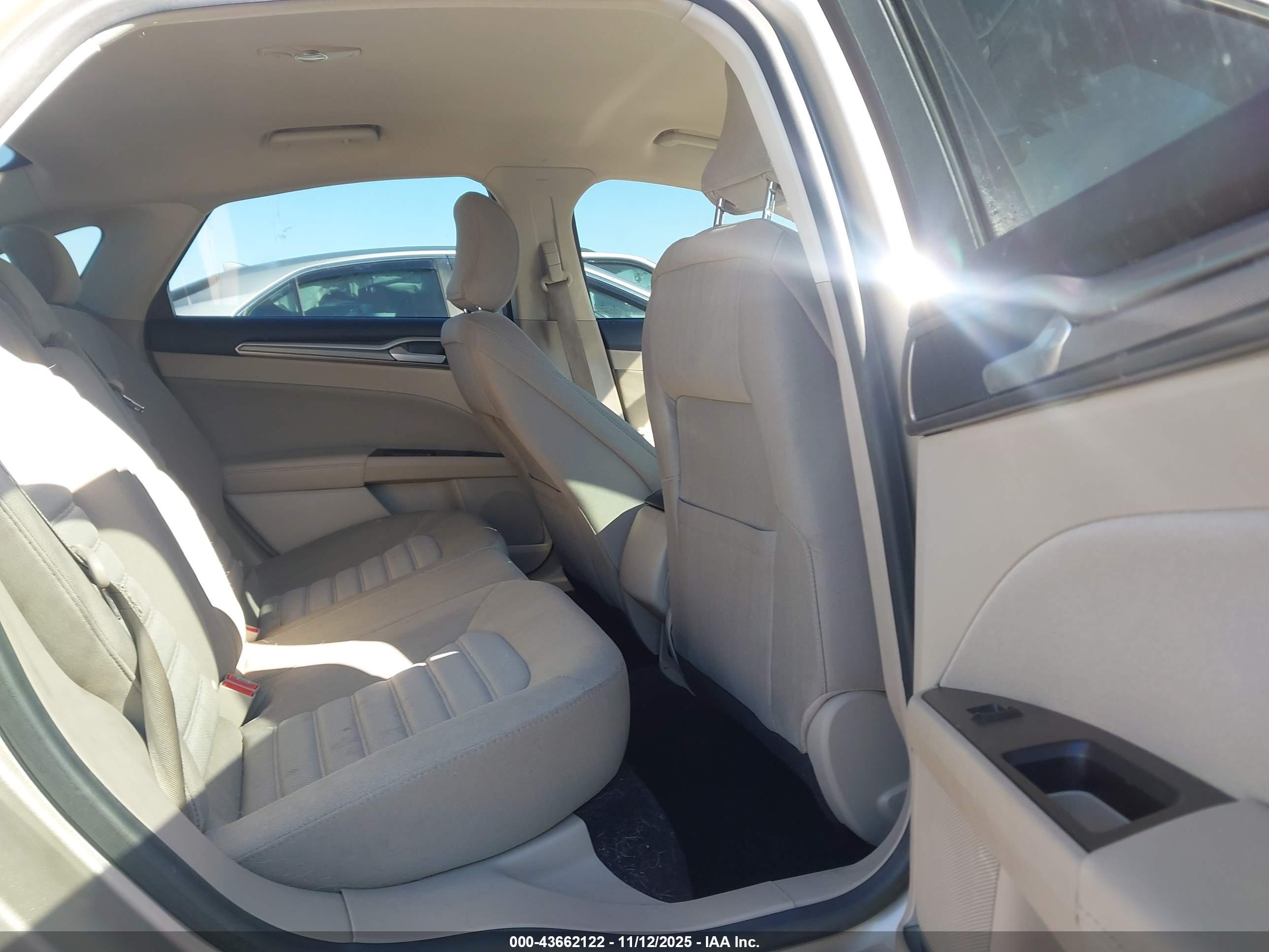 FORD FUSION image 8