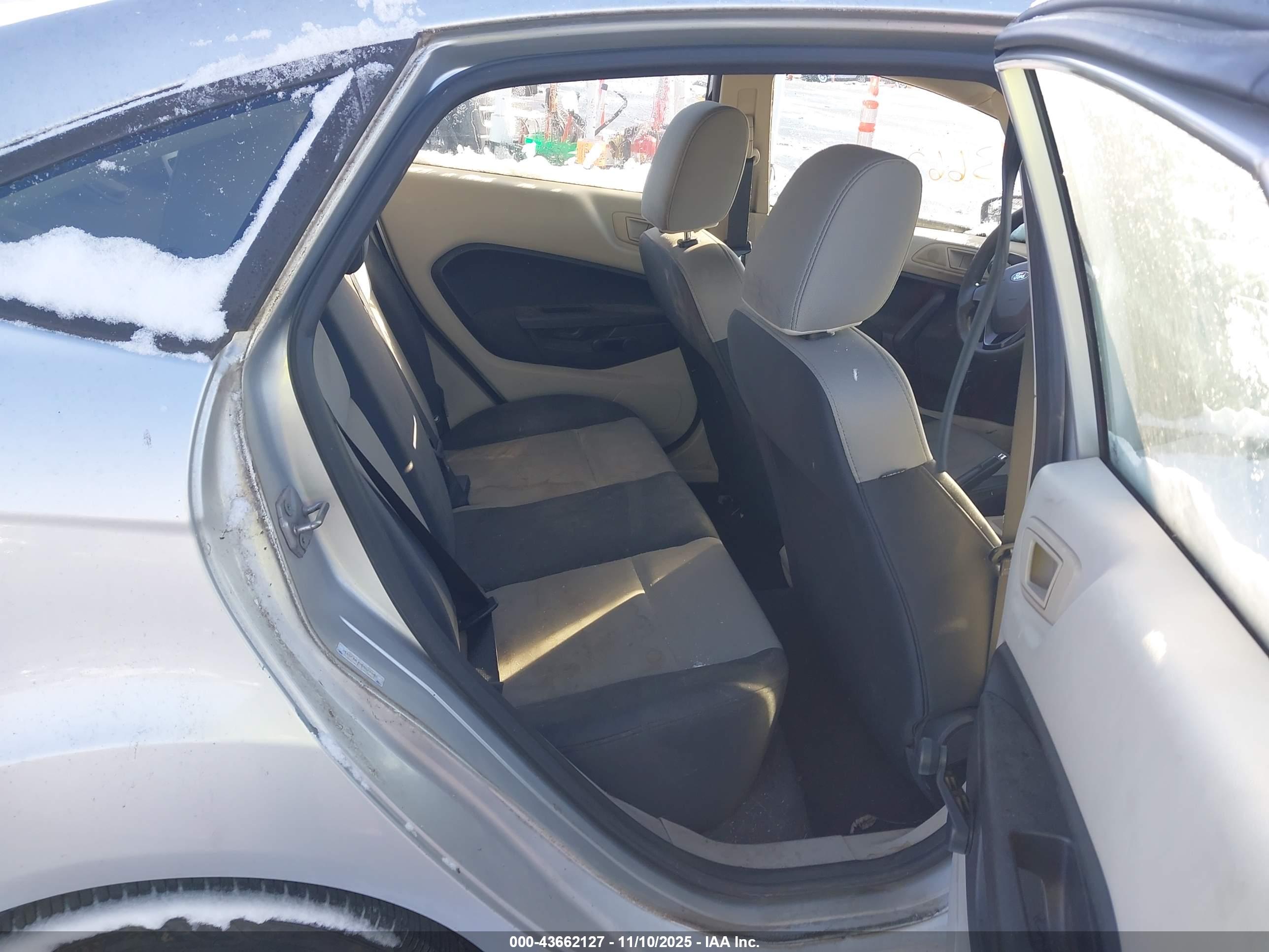 FORD FIESTA image 8