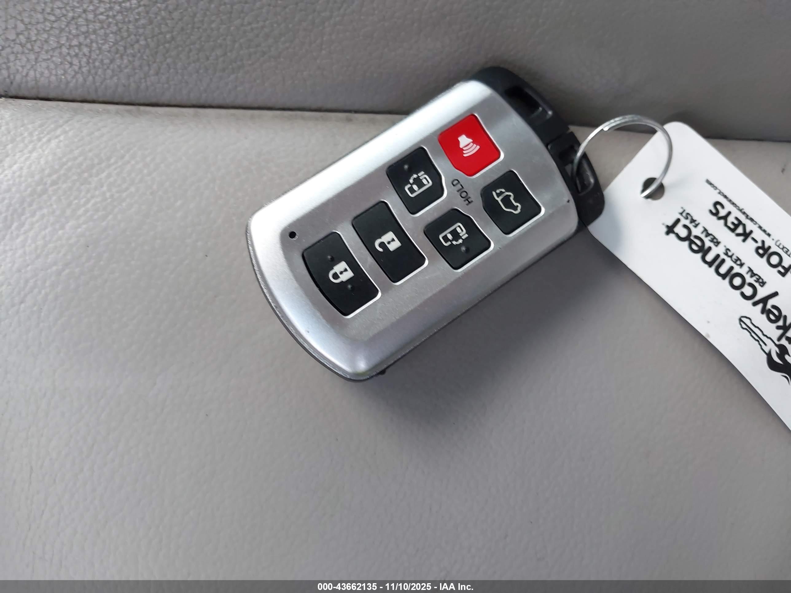 TOYOTA SIENNA image 11