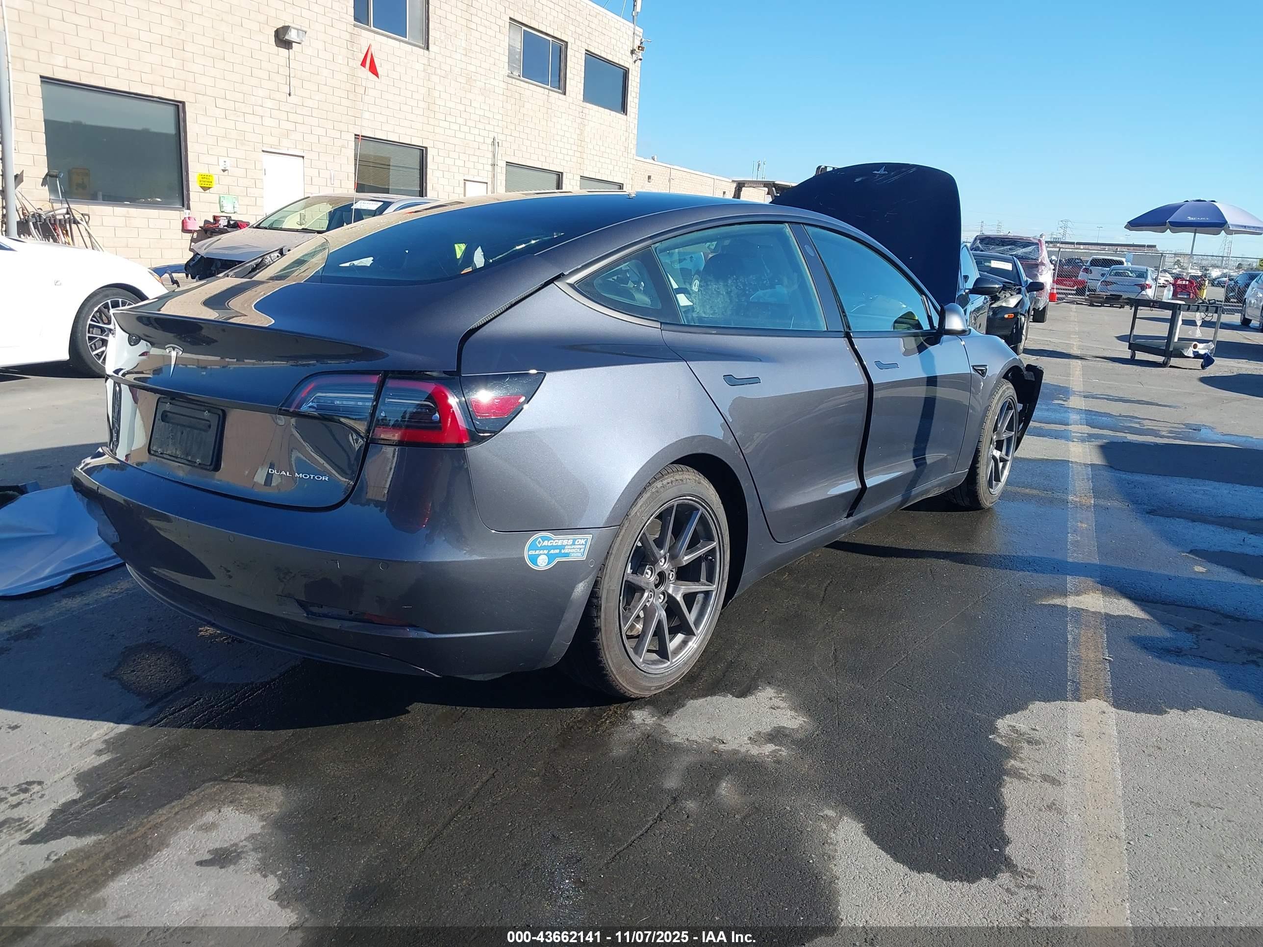 TESLA MODEL image 4